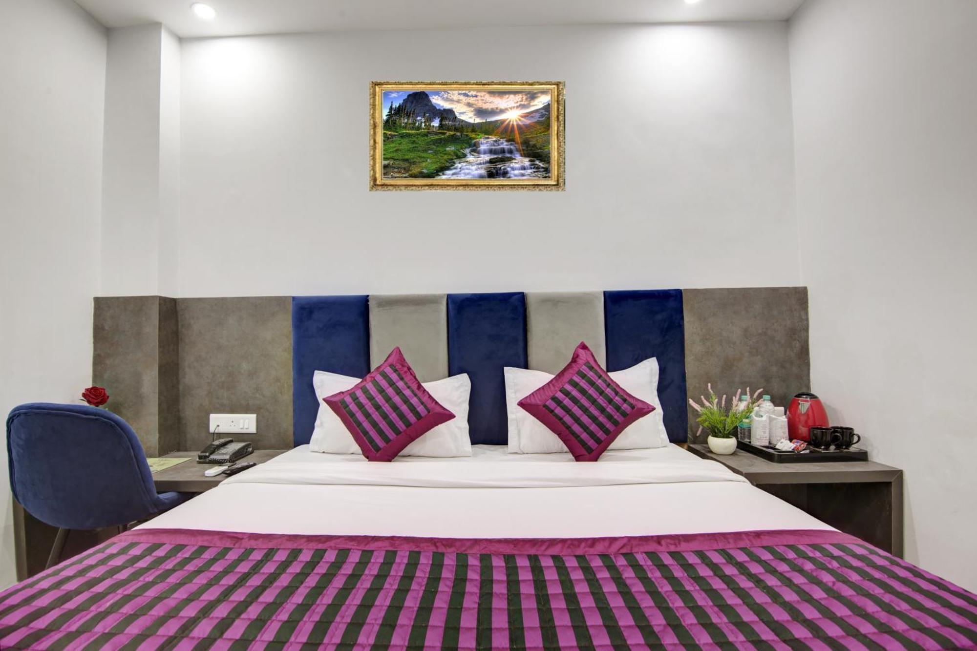 Hostel S B Near Railway Station Paharganj *