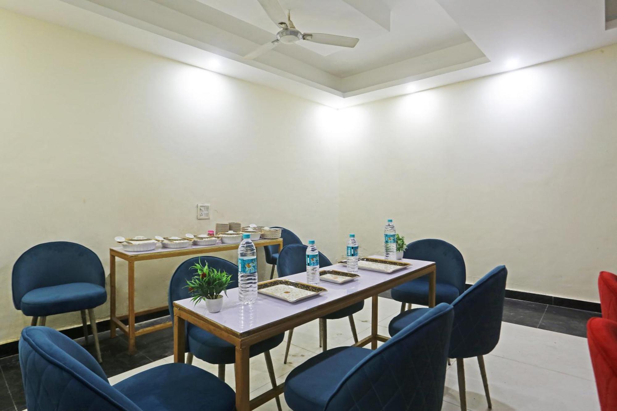Lookout Delhi Igi Airport Hotel New Delhi