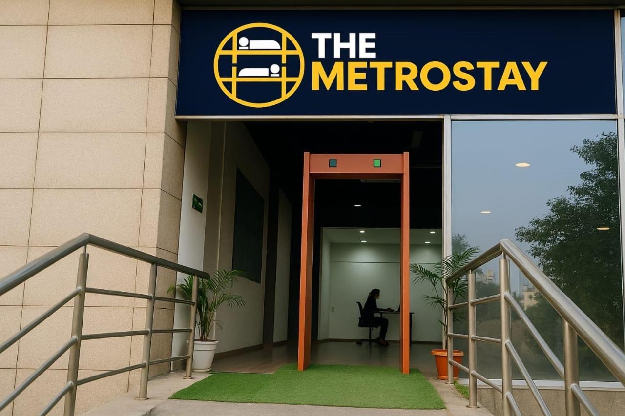 Hostel The Metrostay At Railway Station