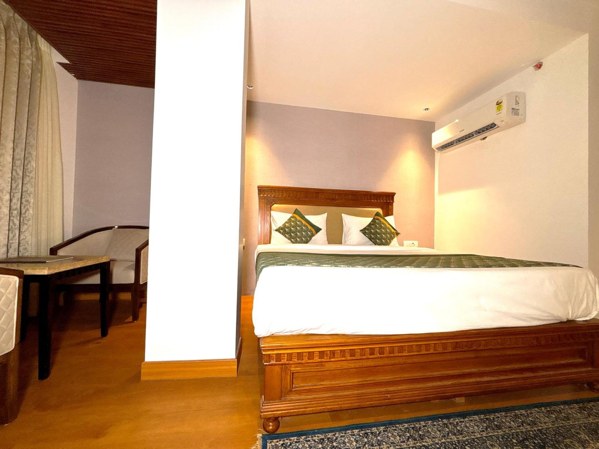 Arch The Lohias Hotel New Delhi
