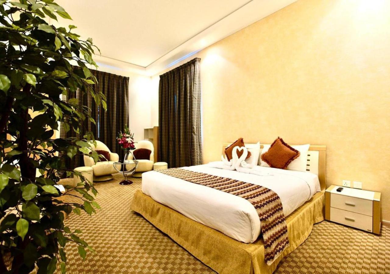 Hotel De Belwood Near Igi Delhi Airport