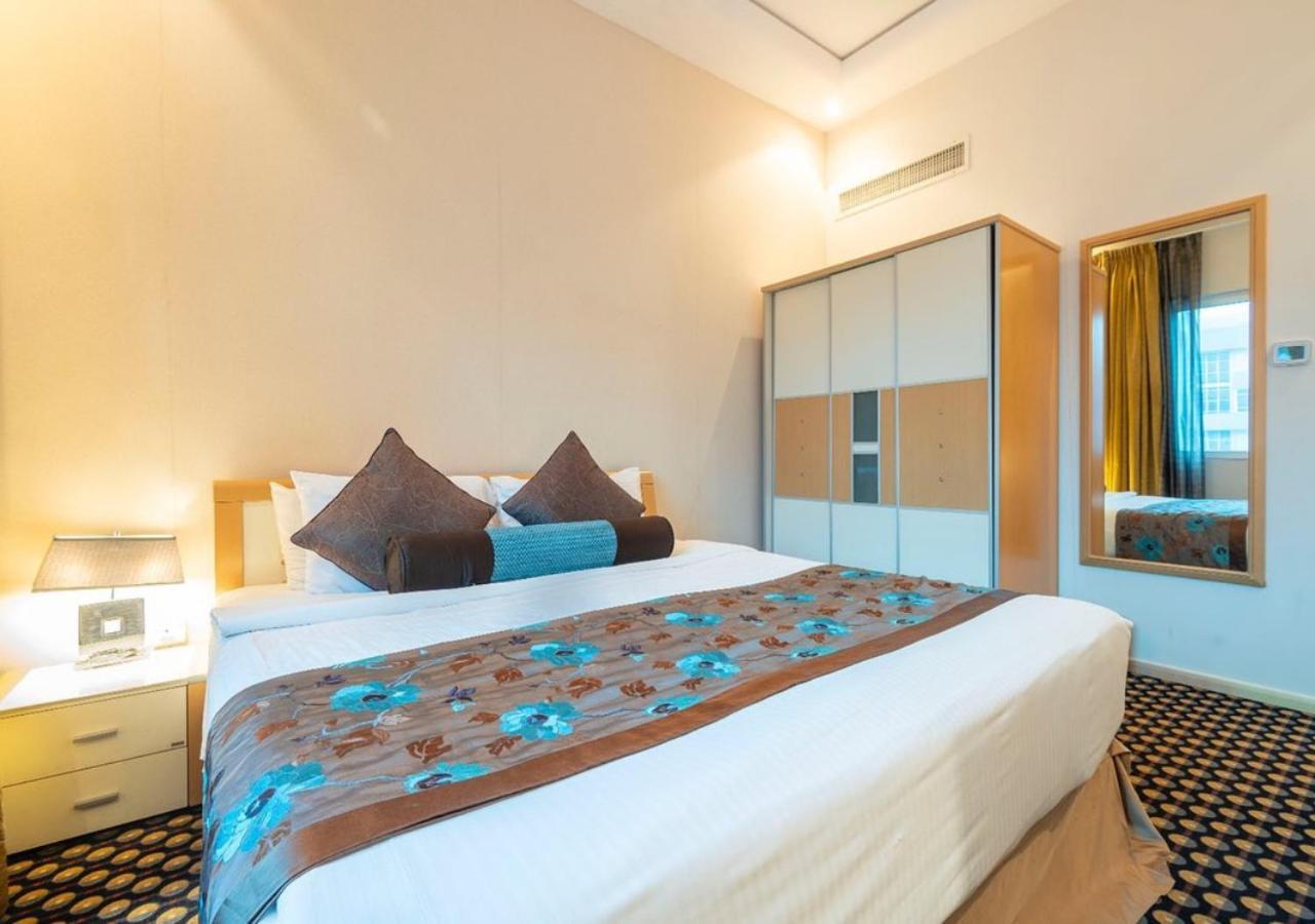 De Belwood Near Igi Delhi Airport