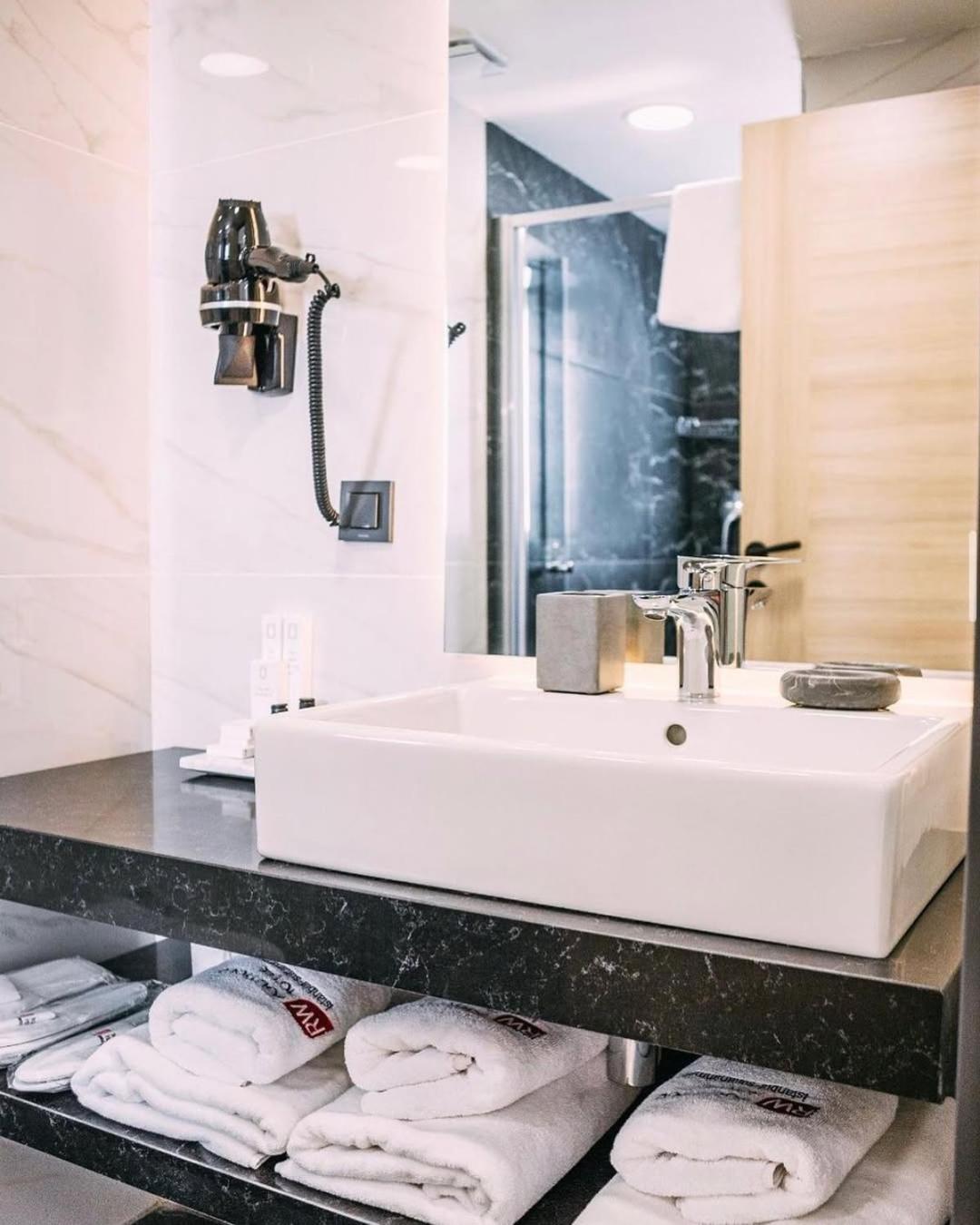 De Belwood Near Igi Delhi Airport Hotel New Delhi