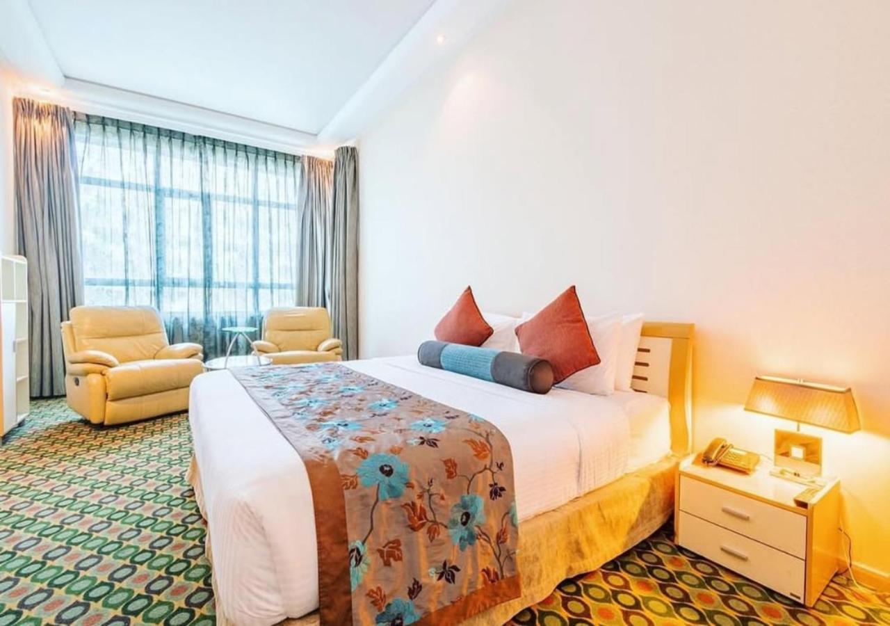 De Belwood Near Igi Delhi Airport Hotel 4*