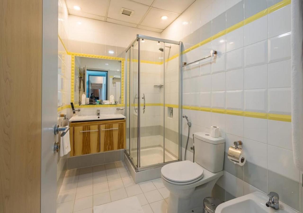 Hotel De Belwood Near Igi Delhi Airport 4*