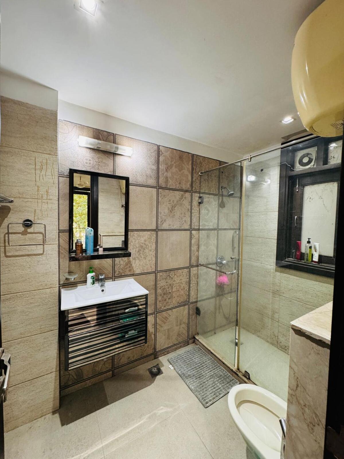 Apartment 3br Spacious Park Facing With Balcony *