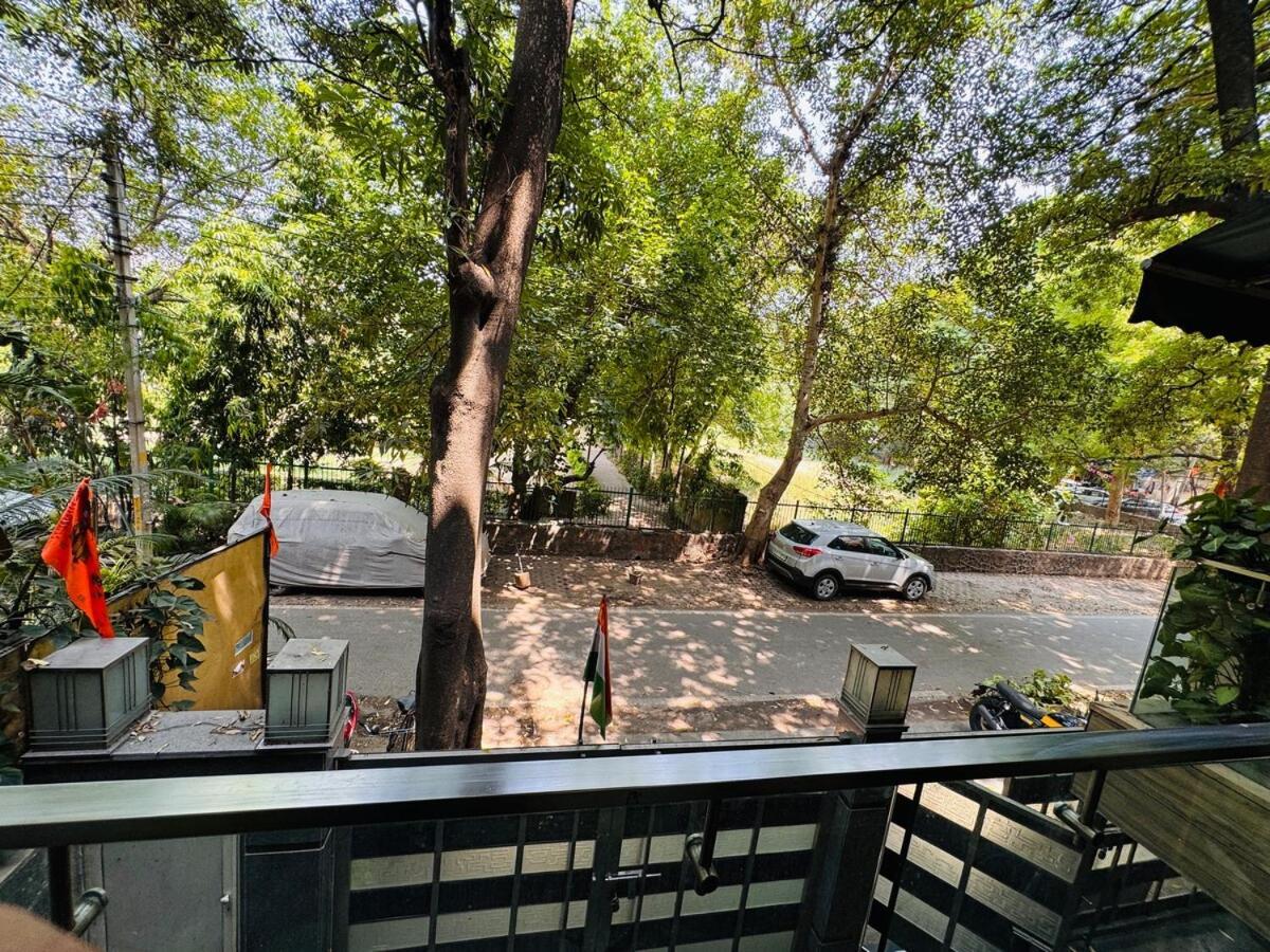 3br Spacious Park Facing With Balcony New Delhi