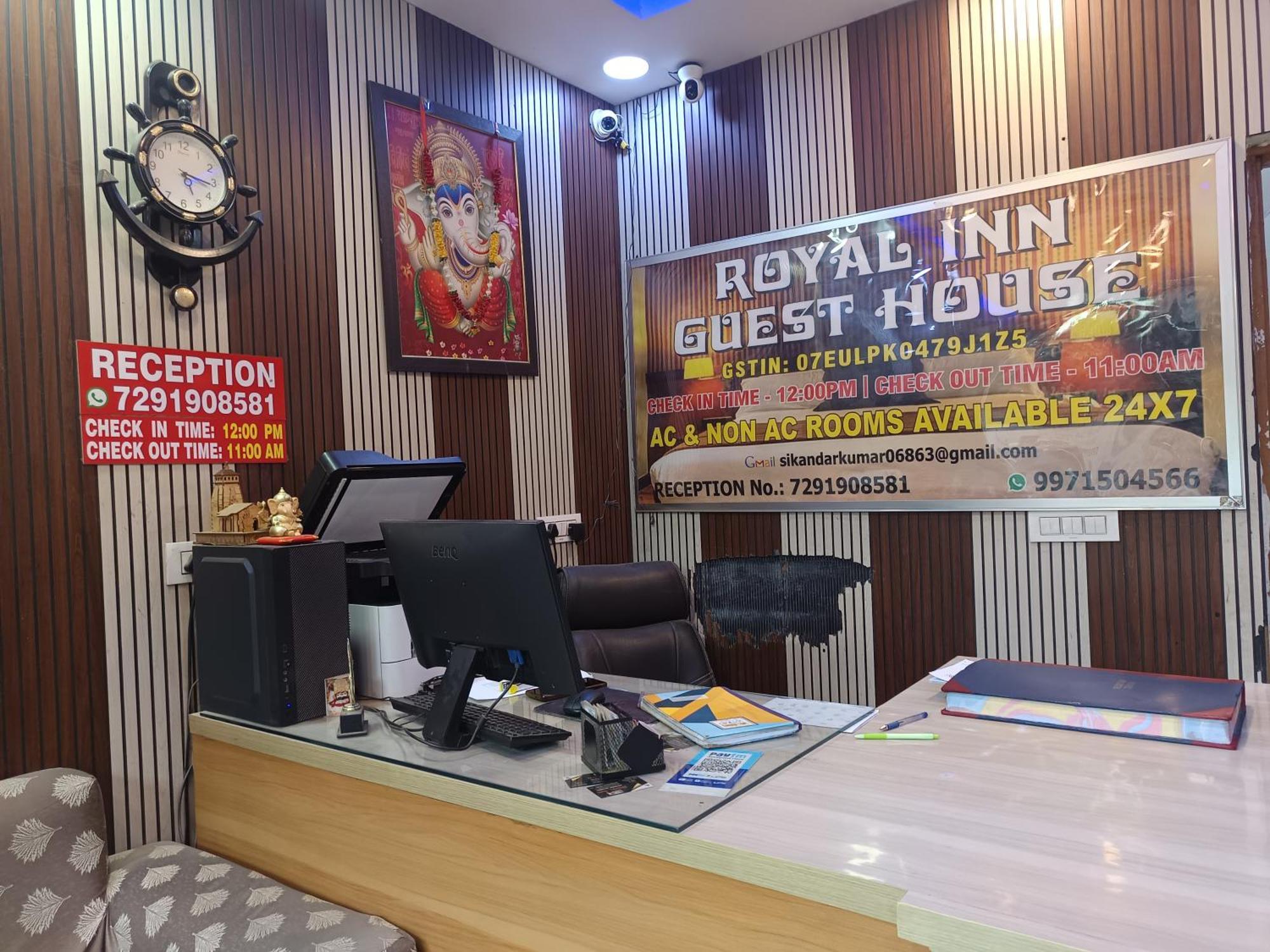 Guest house Royal -01 Minute Walk In Nizamuddin Railway Station *