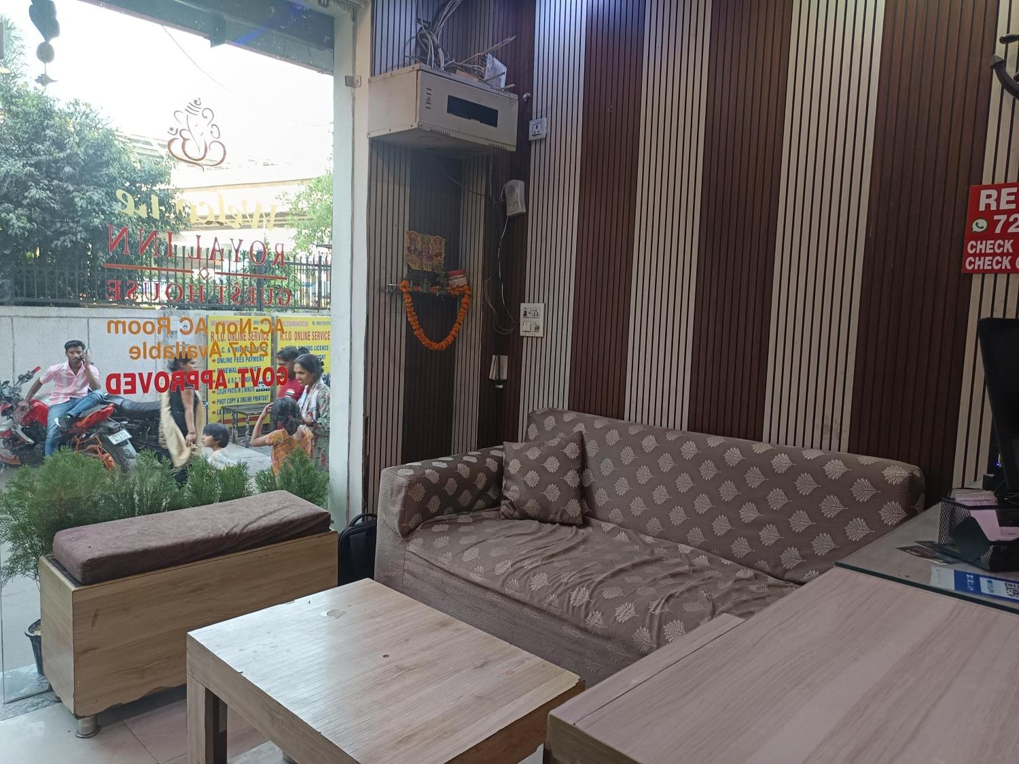 Royal -01 Minute Walk In Nizamuddin Railway Station *