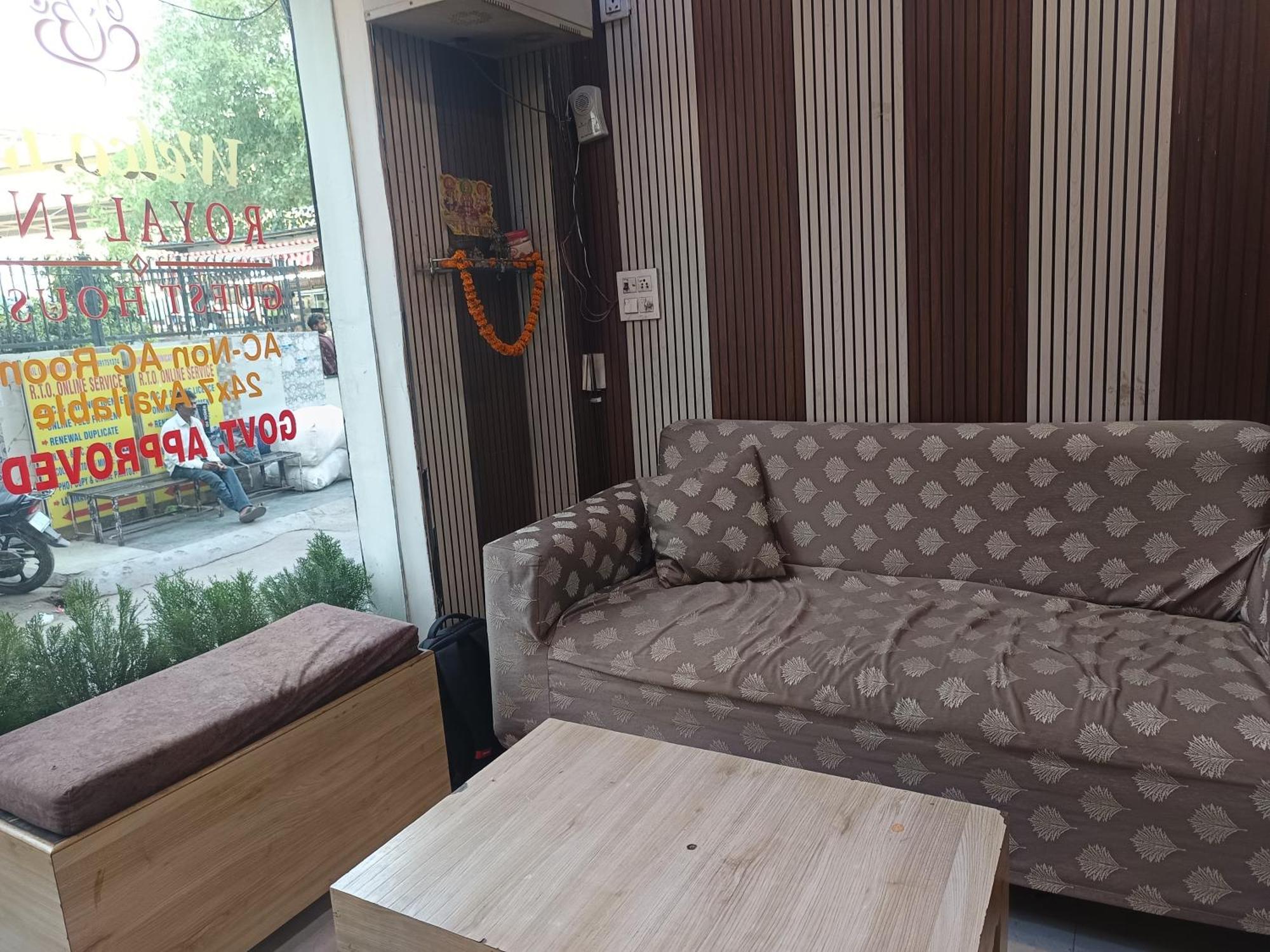 Royal -01 Minute Walk In Nizamuddin Railway Station *