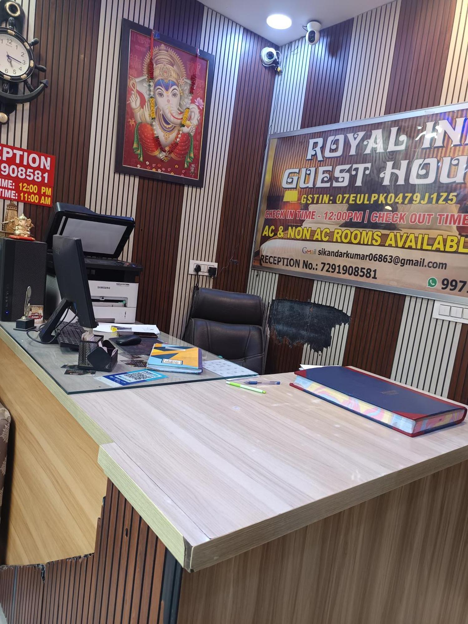 Royal -01 Minute Walk In Nizamuddin Railway Station * New Delhi