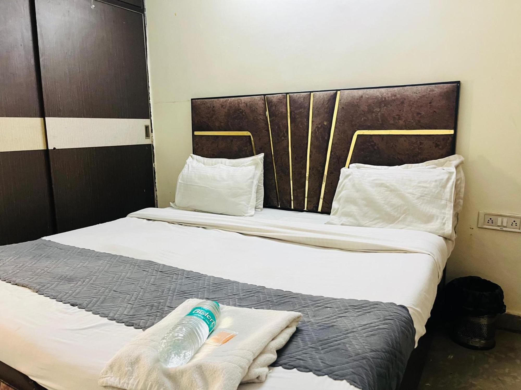 Roomshala 152 Sukoon New Delhi
