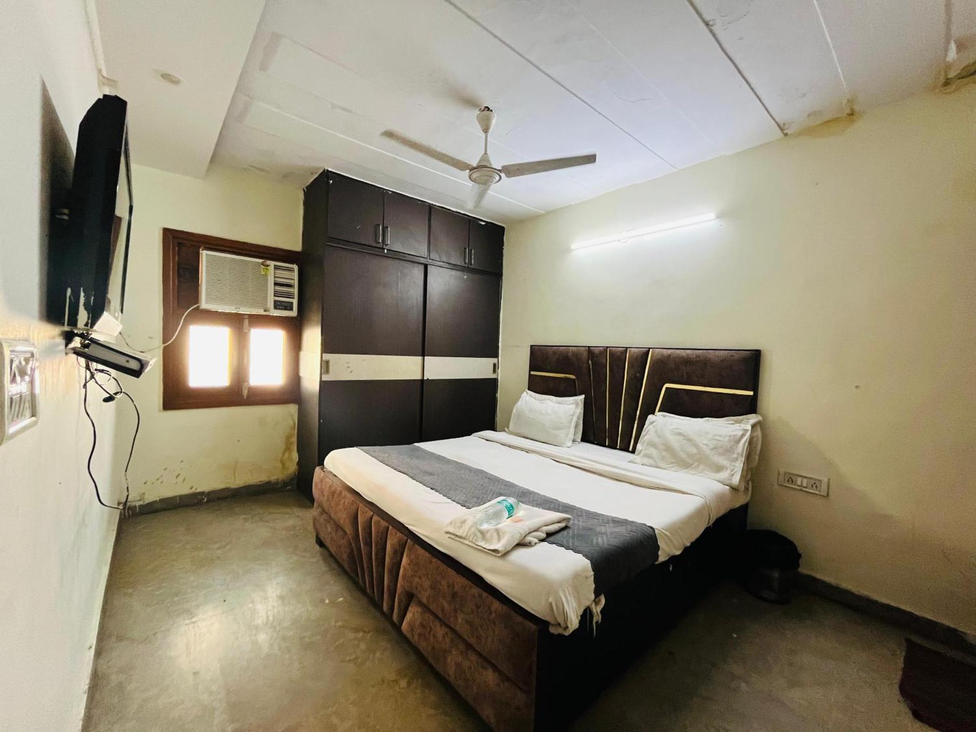 Roomshala 152 Sukoon New Delhi