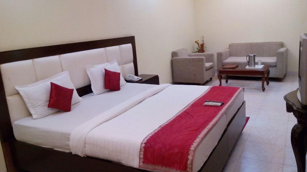 Hotel Hanuwant Palace 3*
