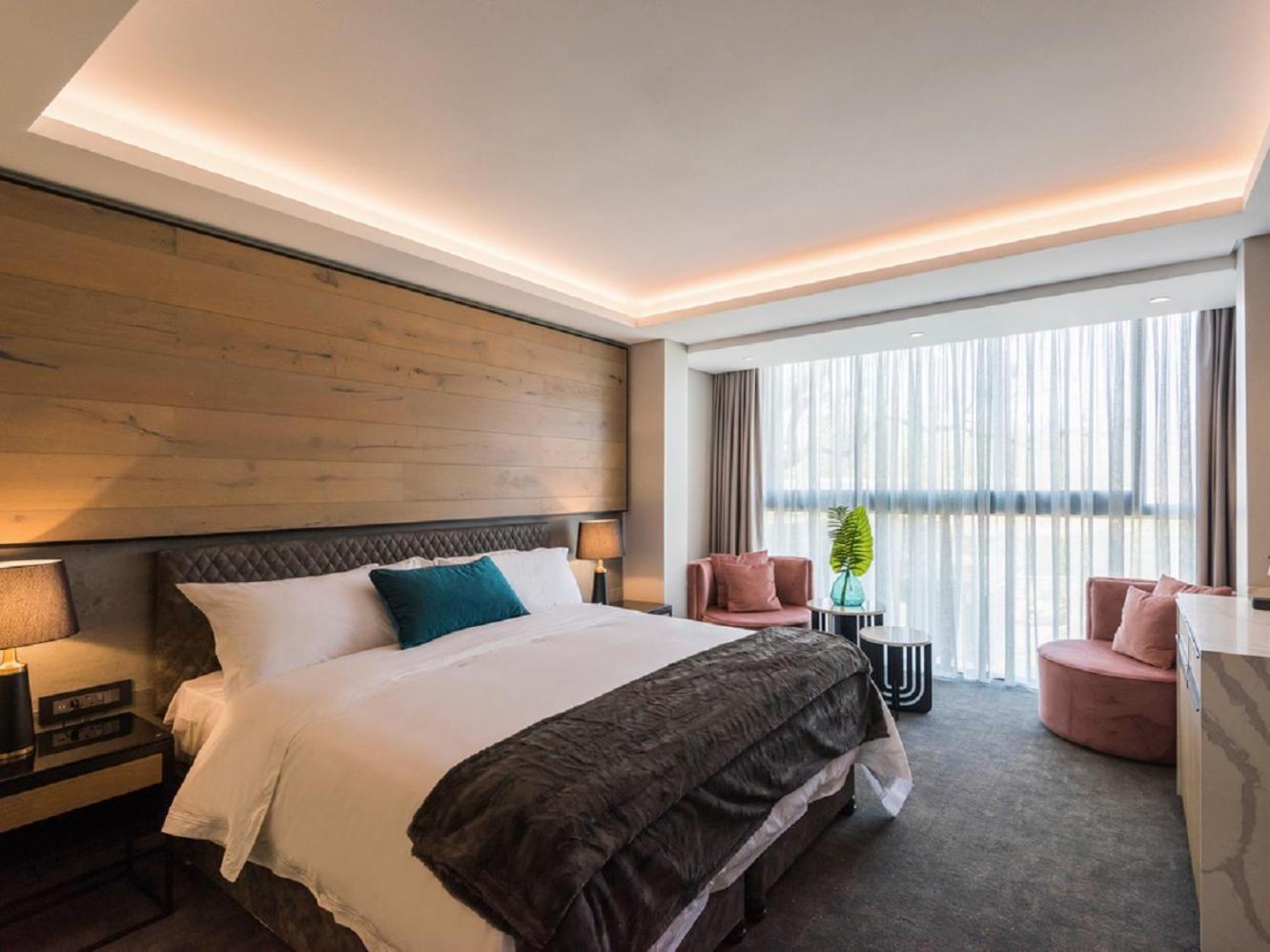 The Royal En Casa Near Delhi Airport Hotel