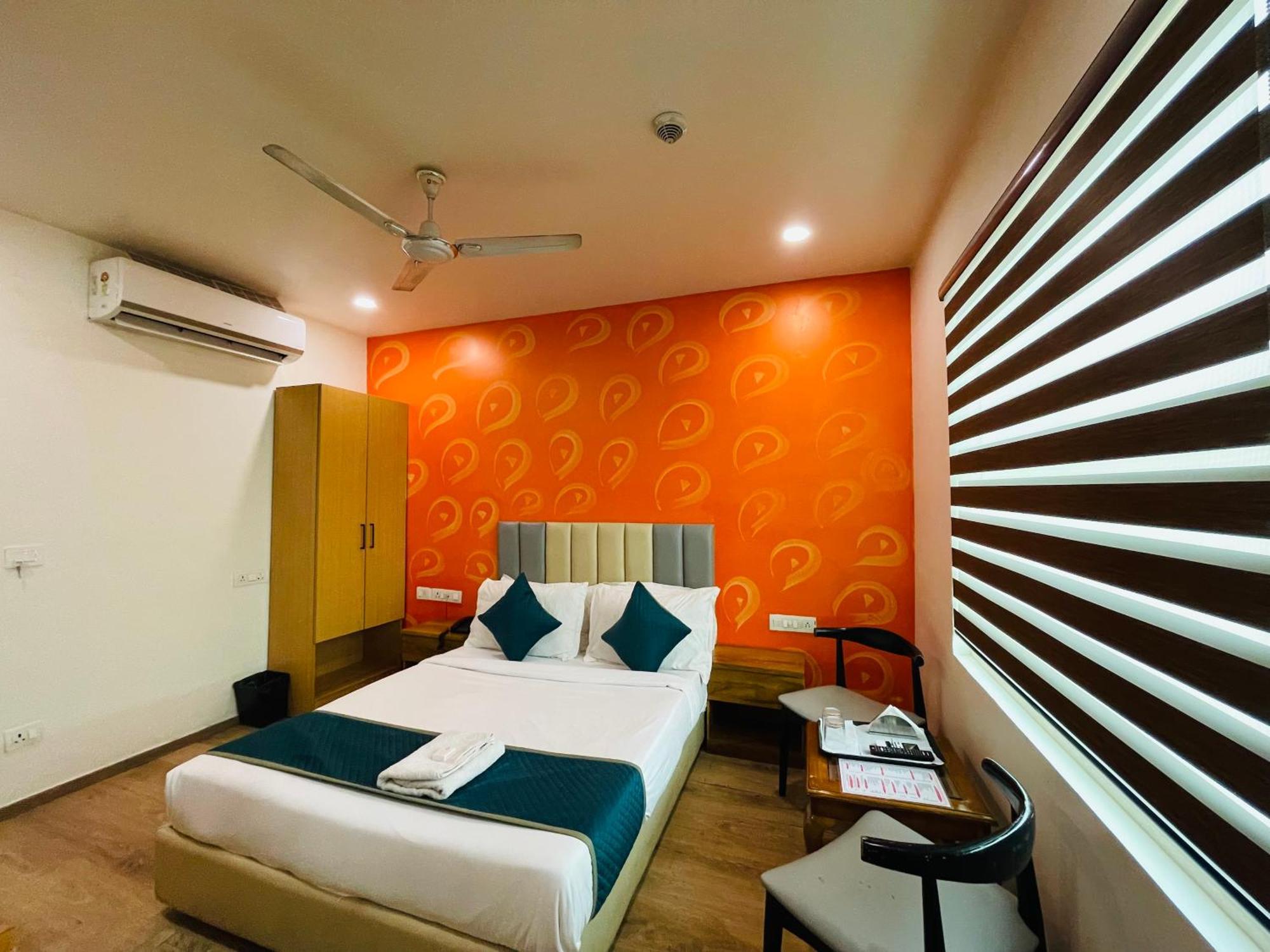 7 Star Paschim Vihar Couple Friendly Hotel