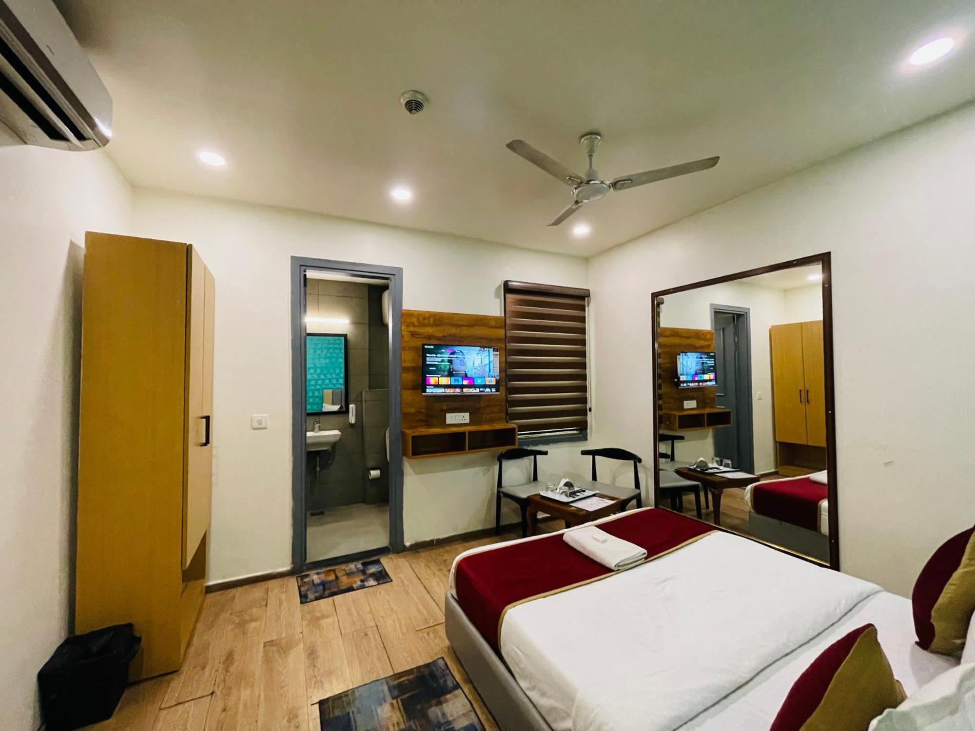 Hotel 7 Star Paschim Vihar Couple Friendly Delhi (National Capital Territory of India)