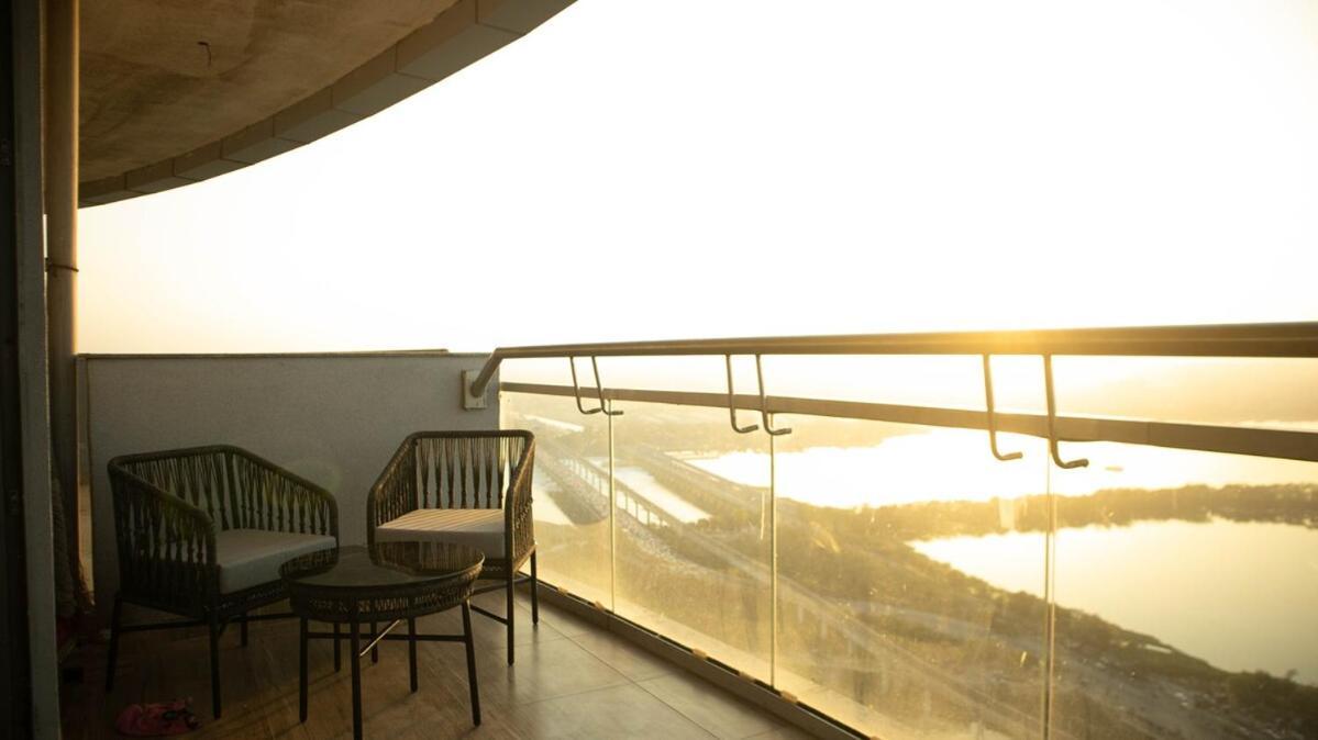 The Sunset River & Skyline View 35 Floor * New Delhi