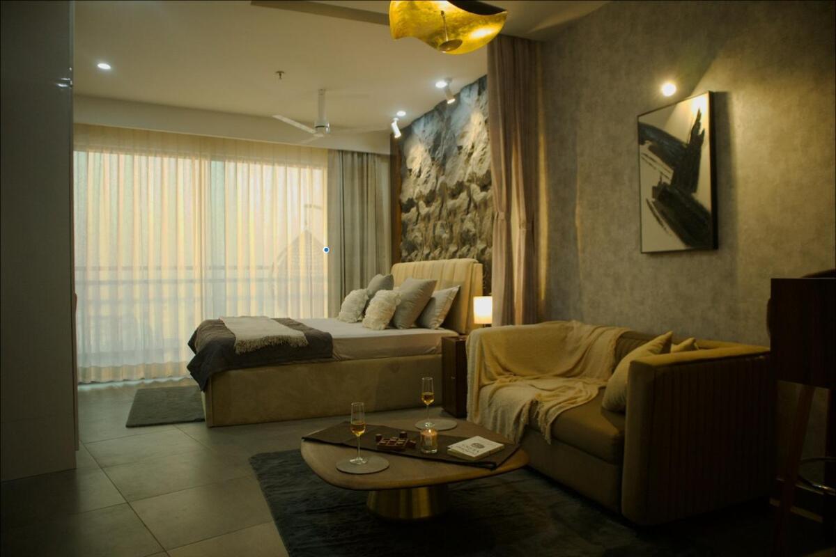 The Sunset River & Skyline View 35 Floor Apartment New Delhi