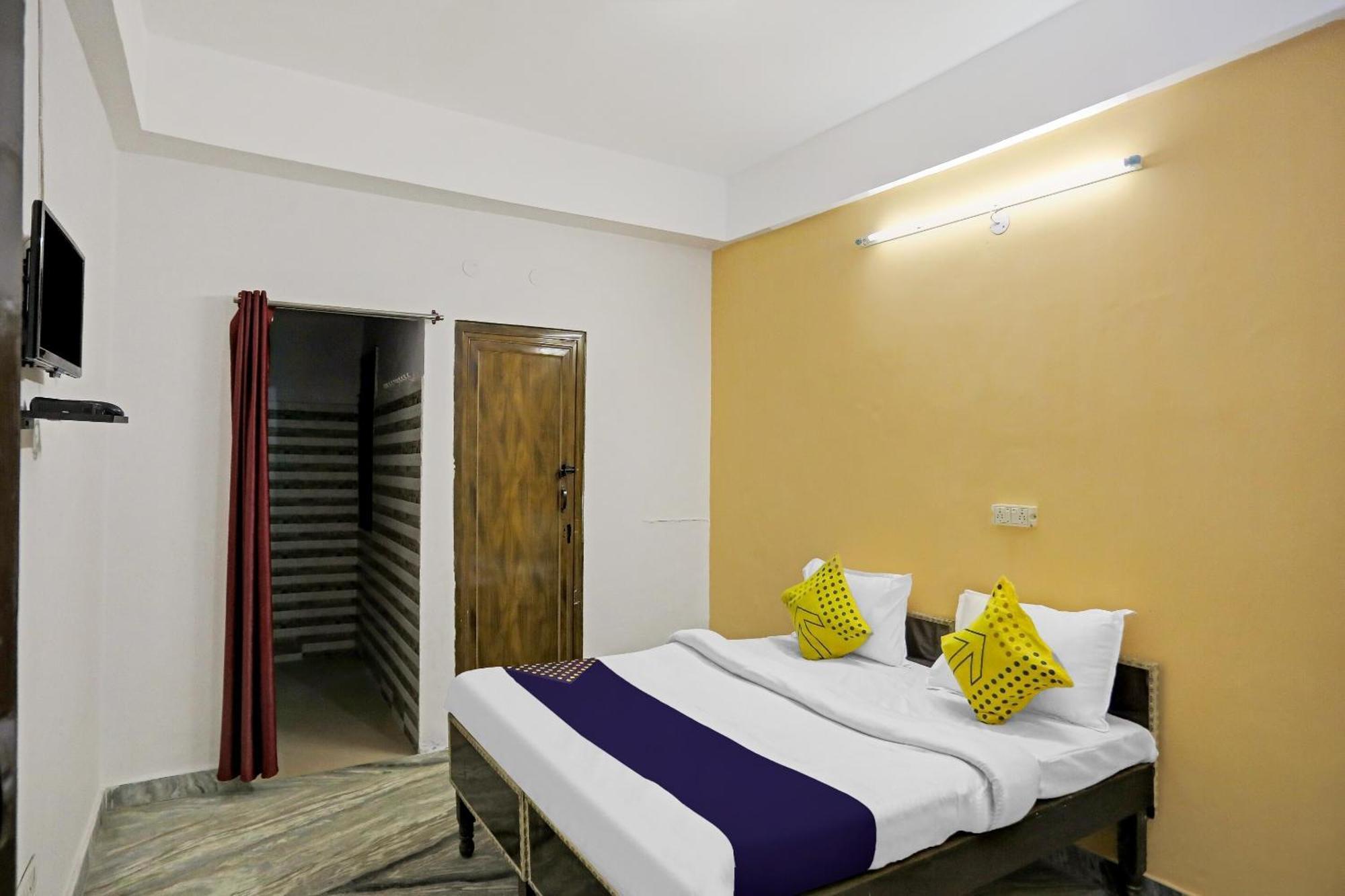 Spot On Raj Vip Near Worlds Of Wonder Hotel Kalkaji Devi