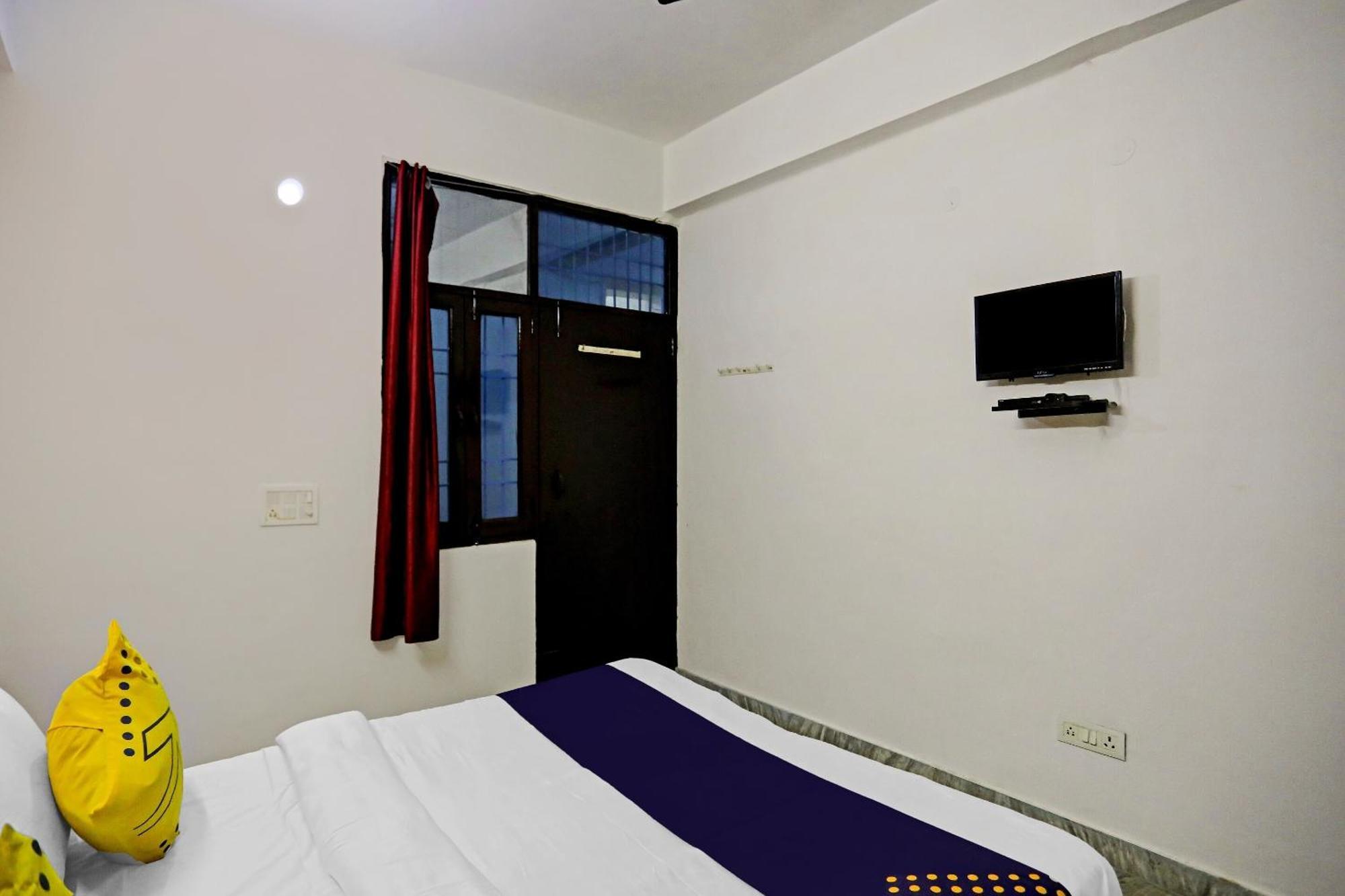 Hotel Spot On Raj Vip Near Worlds Of Wonder Kalkaji Devi