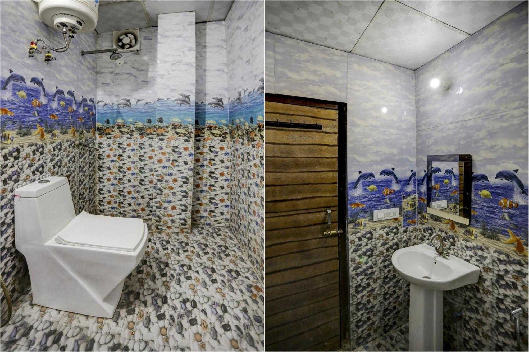 Hotel Oyo 81208 Terrene Empire Kalkaji Devi