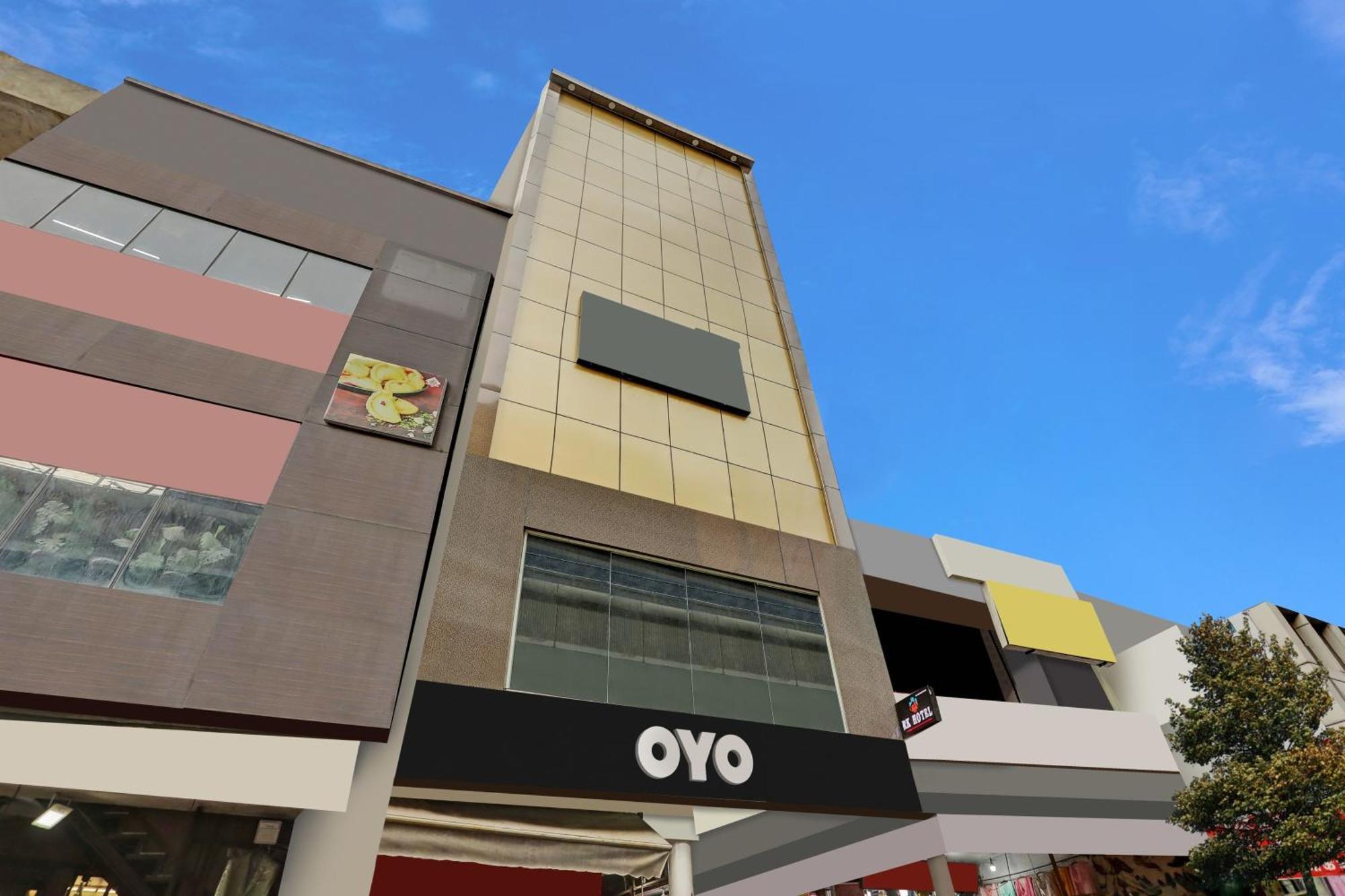 Oyo 81208 Terrene Empire Hotel