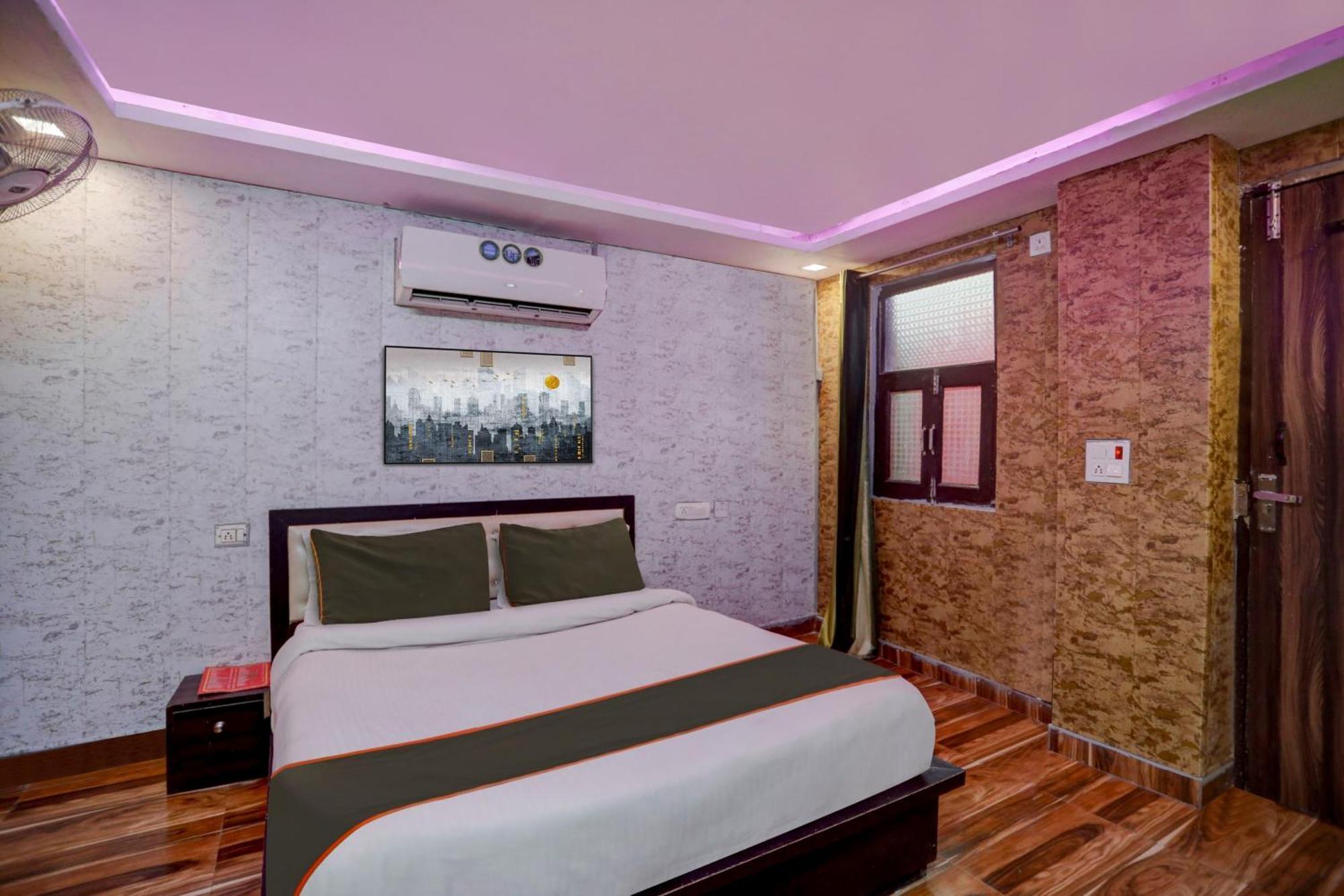 Oyo 81208 Terrene Empire 4*