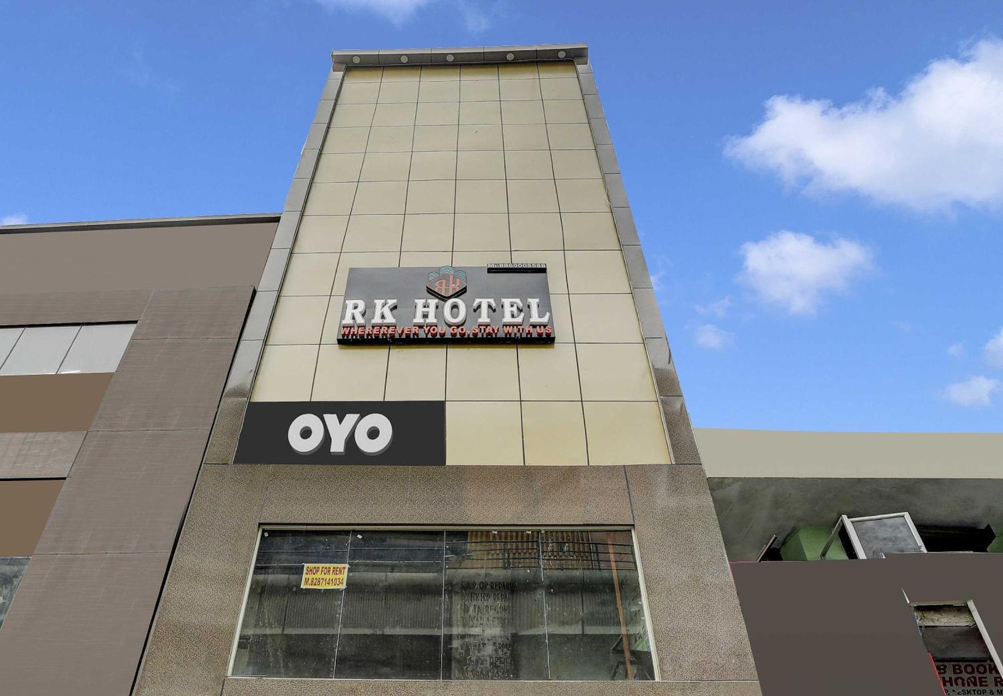 Oyo 81208 Terrene Empire