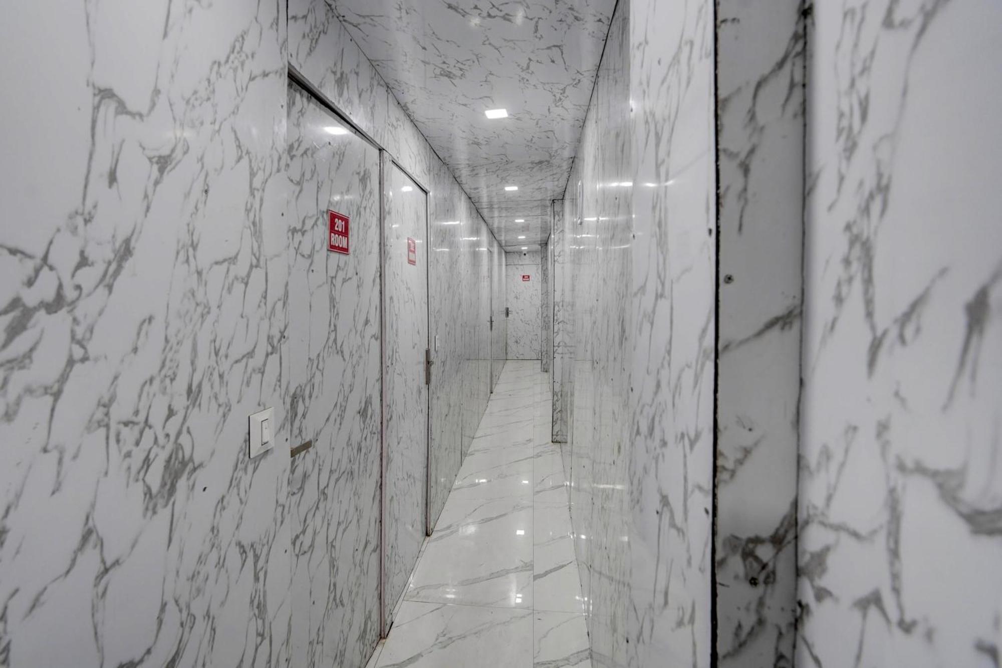 O Pop A Happy Plaza Hotel 3*