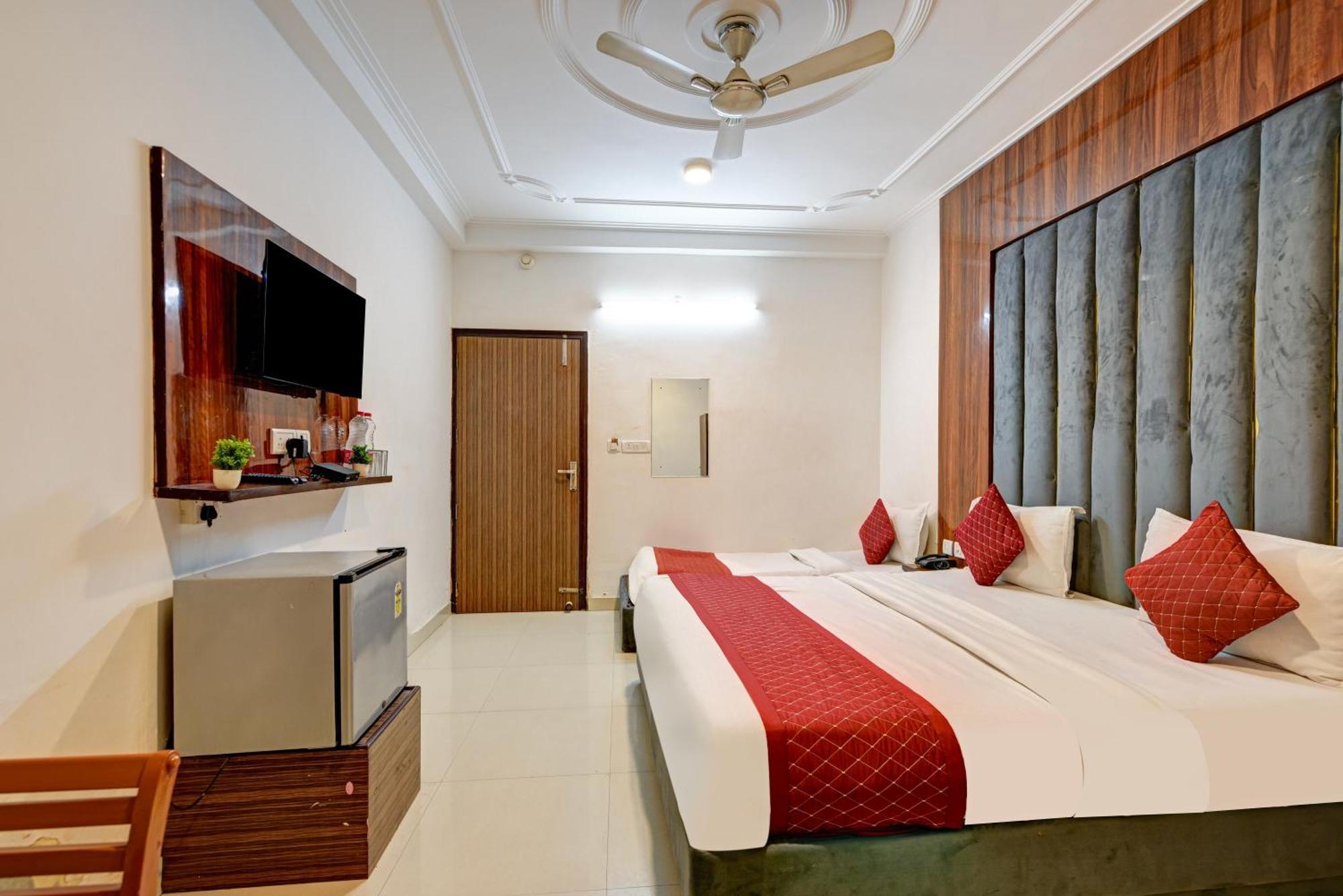 Hotel Kiara Near Delhi Airport - Free Airport Drop 4*