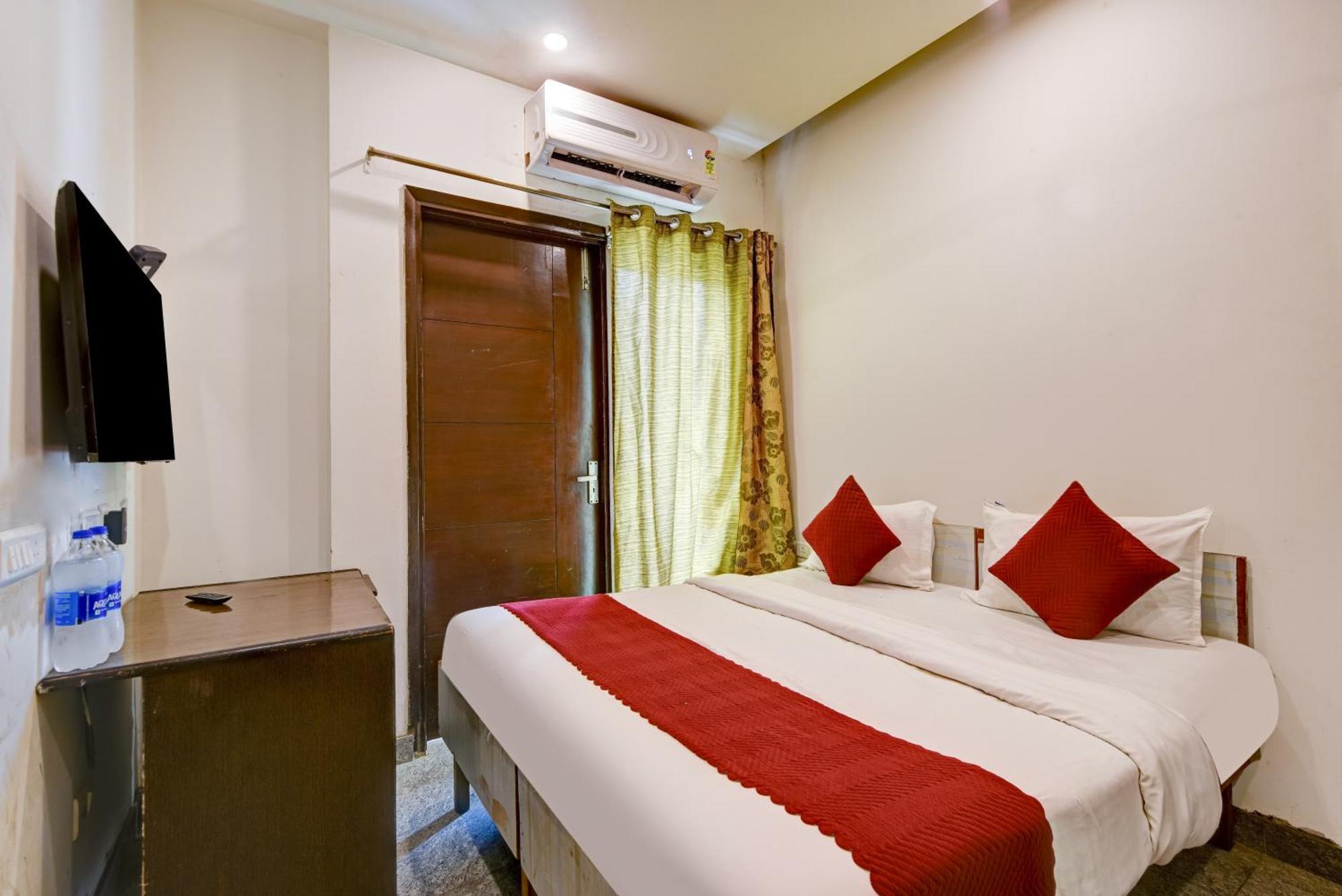 Hotel The Bir - Couple Friendly New Delhi