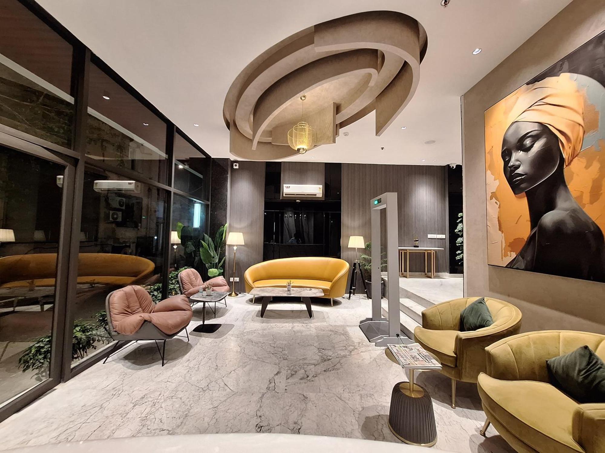 Iva Premium Delhi Airport - Free Airport Drop Hotel 4*