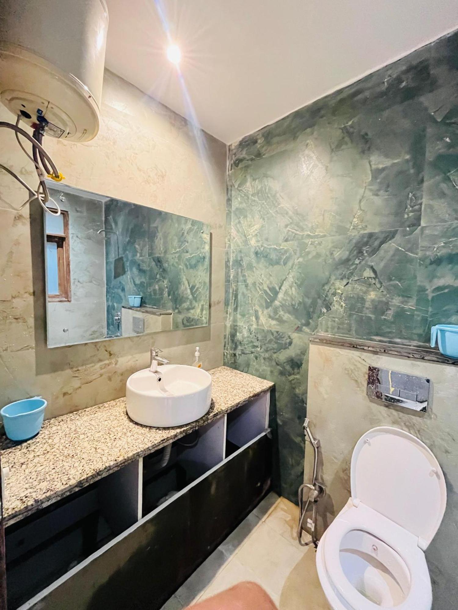 Seven Near Dlf Avenue Hotel 3*