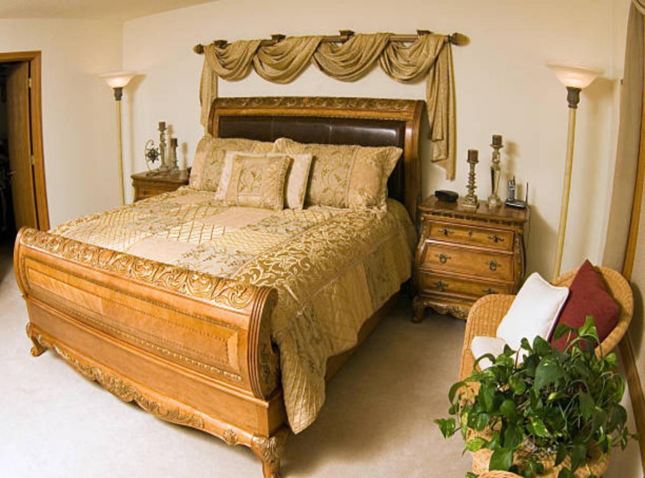 Hotel Grand Haven Wood Delhi Airport