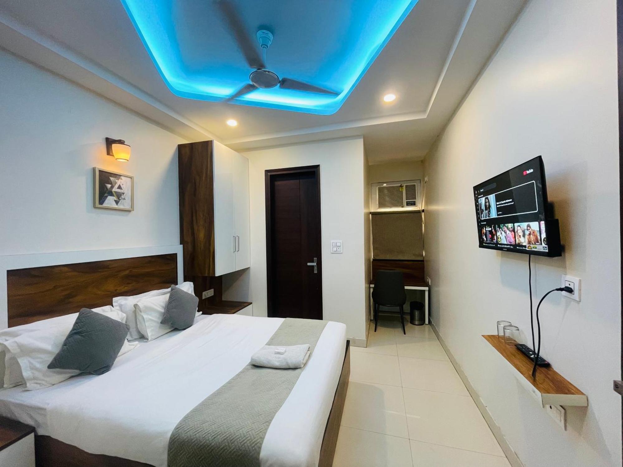 Embrace Luxury & Banquet