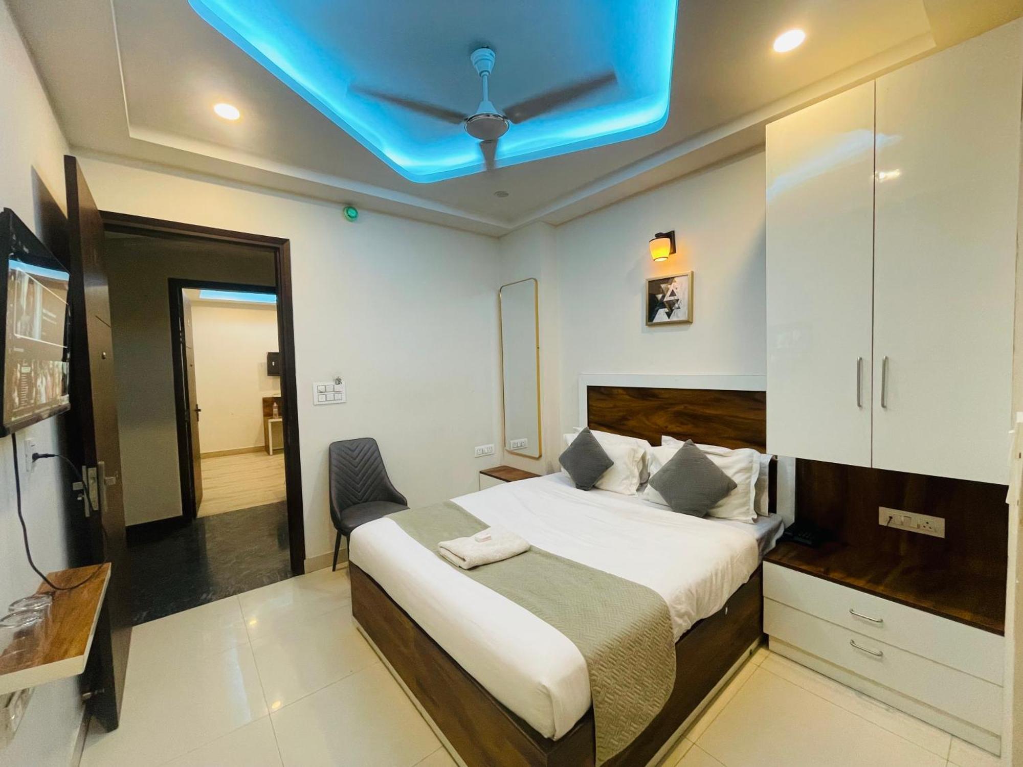 Hotel Embrace Luxury & Banquet 3*