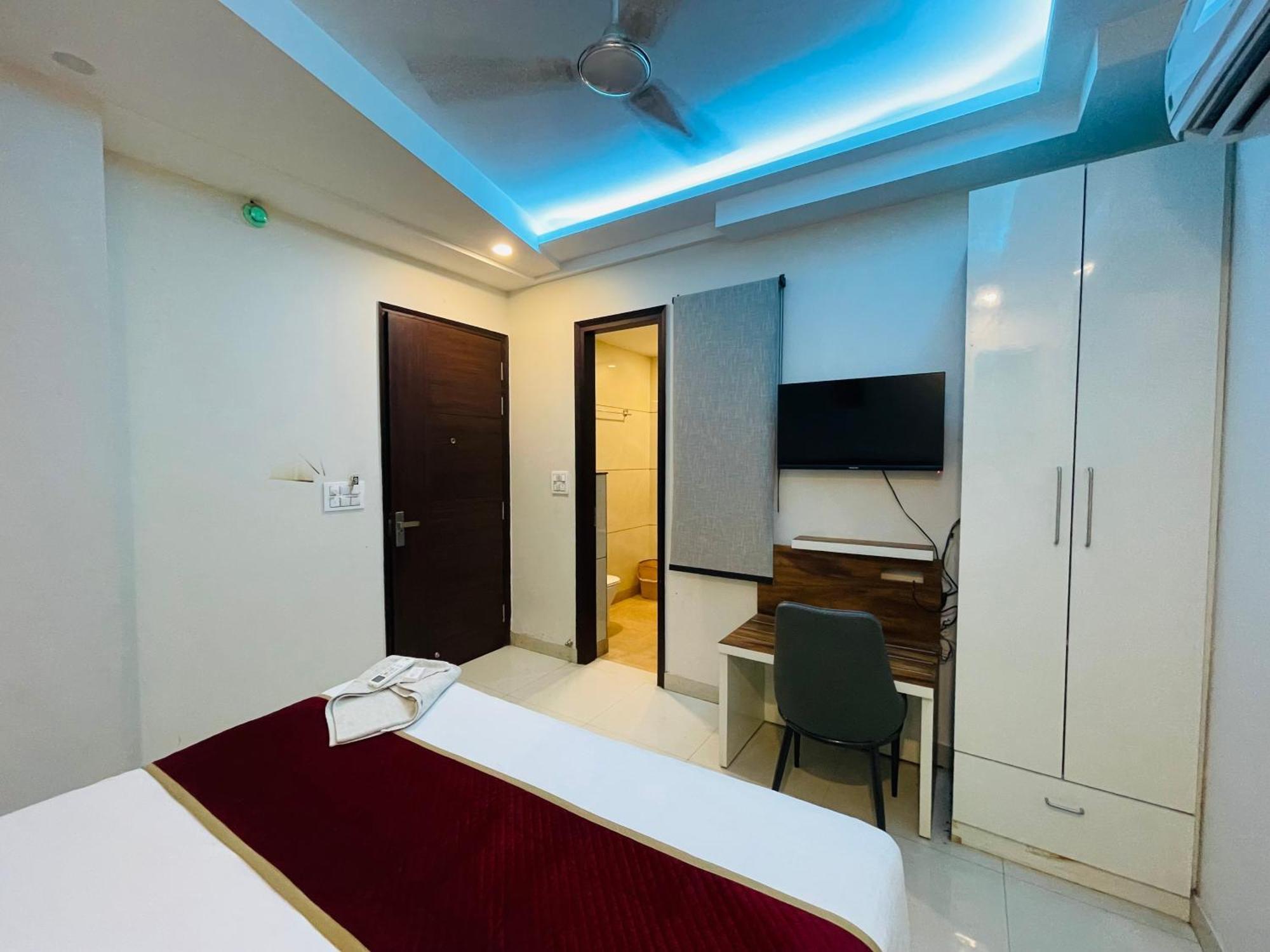 Embrace Luxury & Banquet Hotel 3*