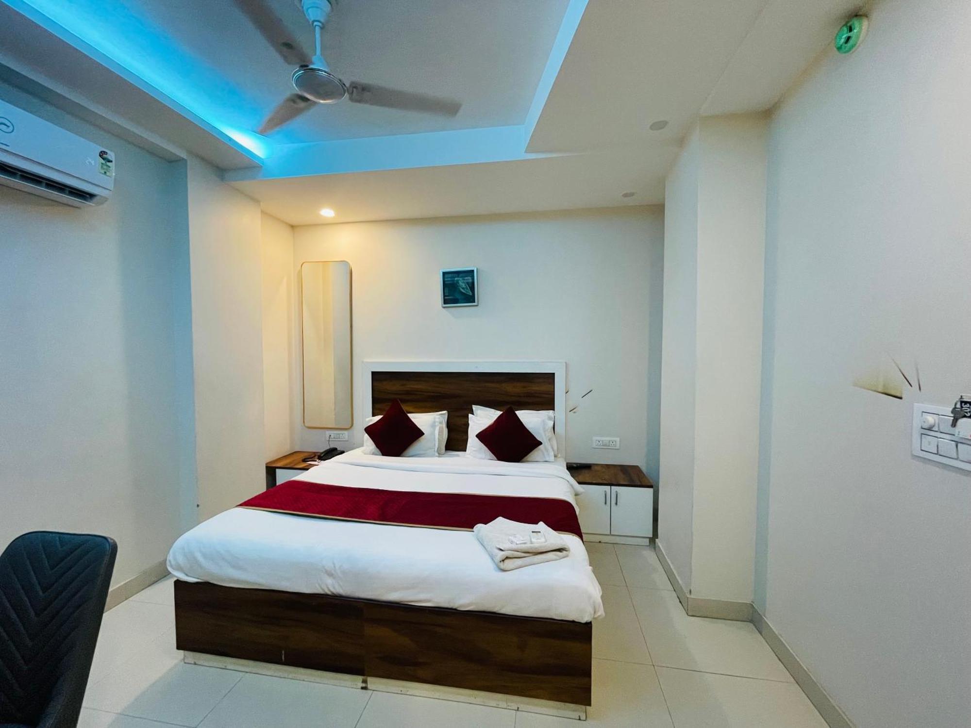 Embrace Luxury & Banquet 3* New Delhi