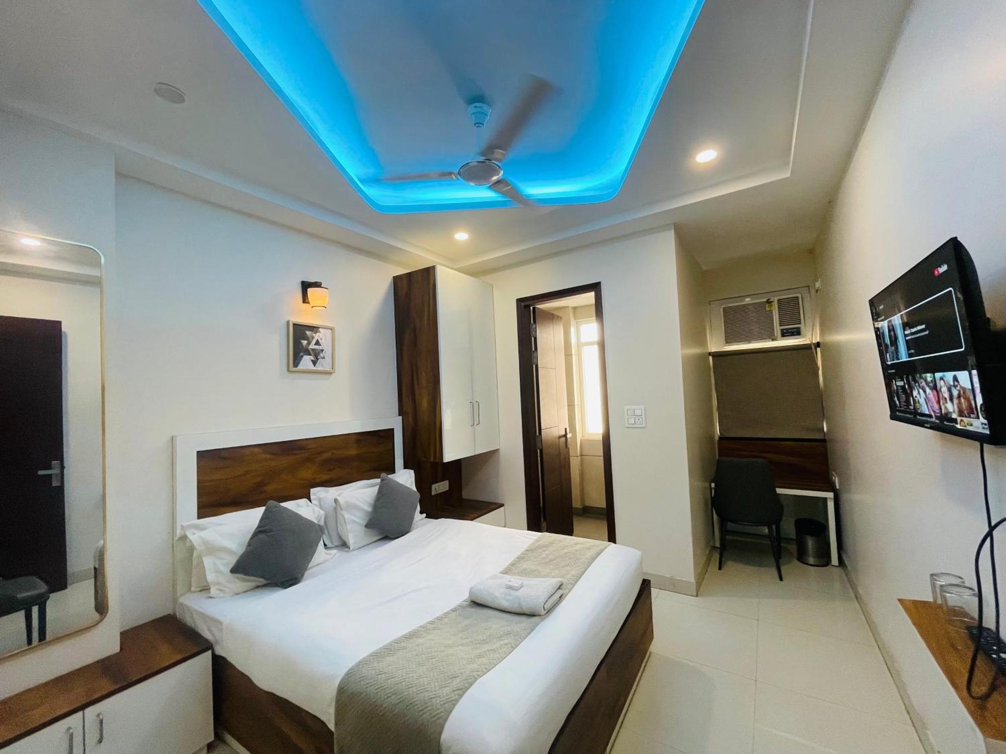Embrace Luxury & Banquet Hotel New Delhi