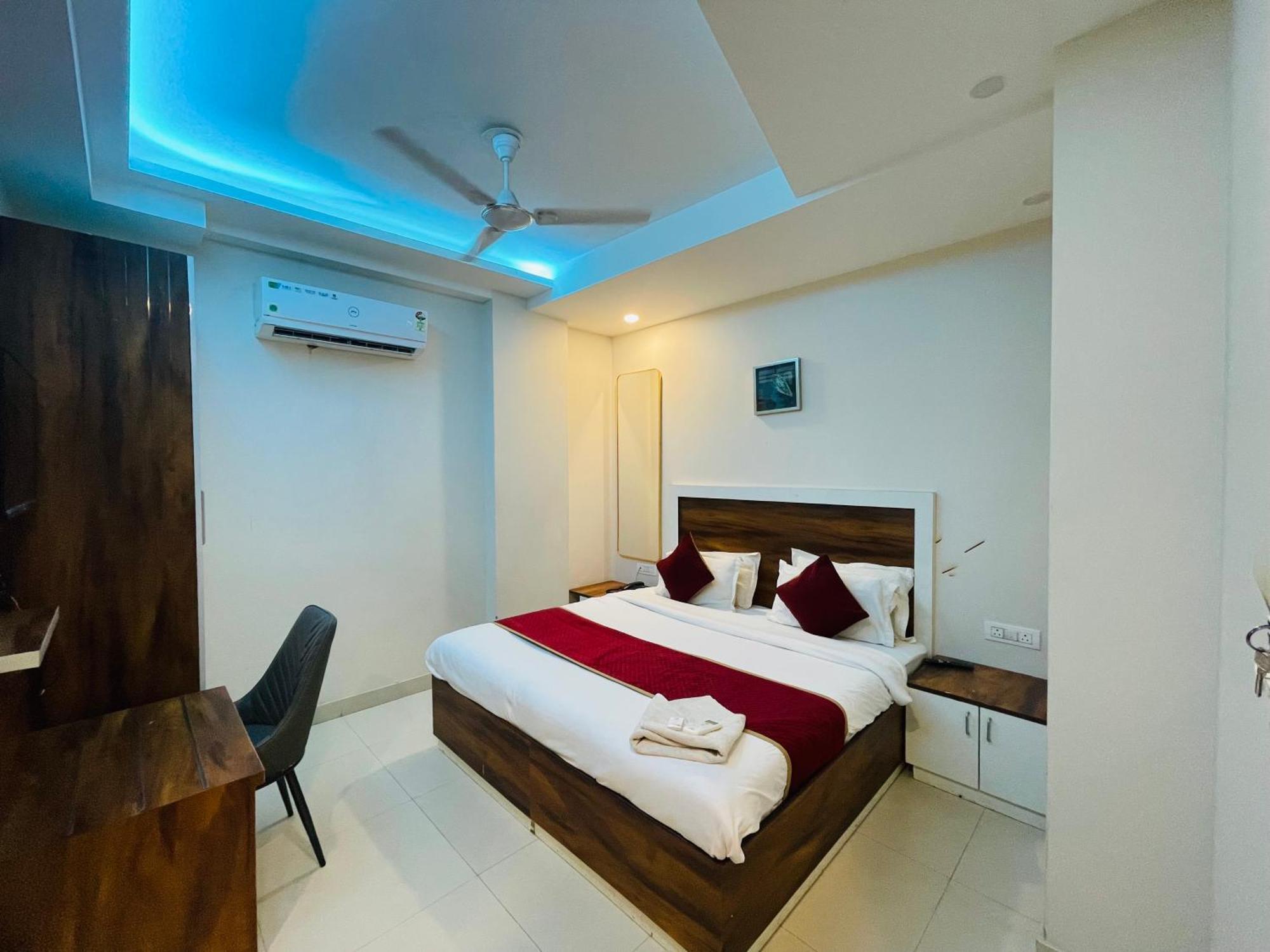 Embrace Luxury & Banquet Hotel