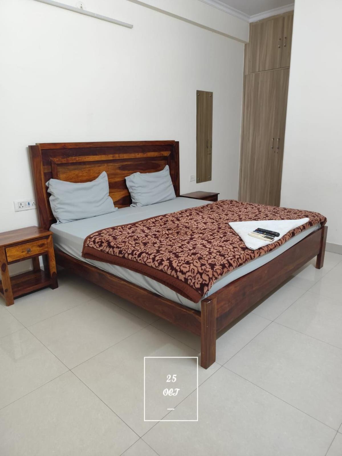 The Raveesh - 2Bhk Fully Furnished Apartment J85 New Delhi