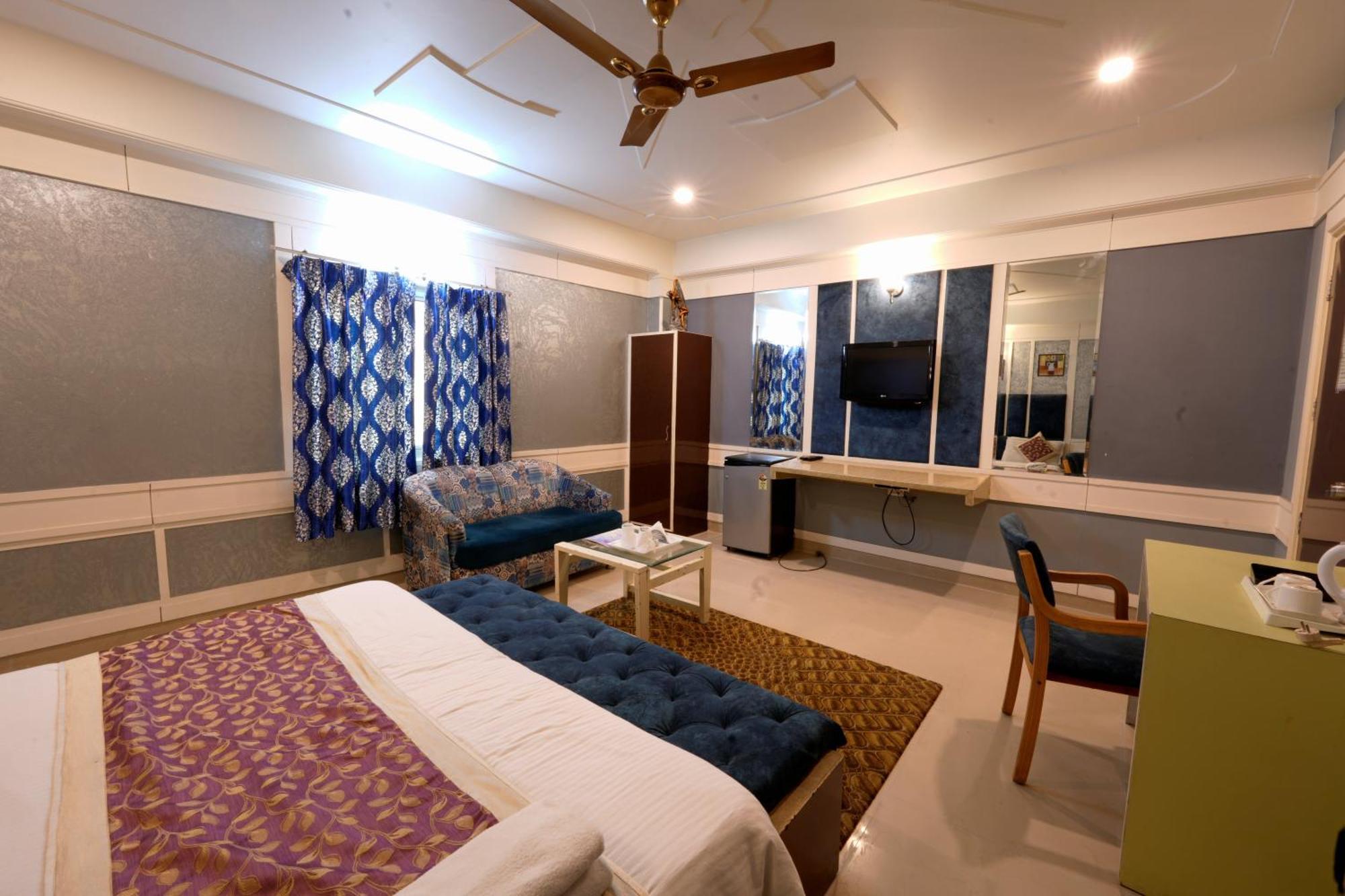 Oppera Mahipalpur- Delhi Airport Country house New Delhi