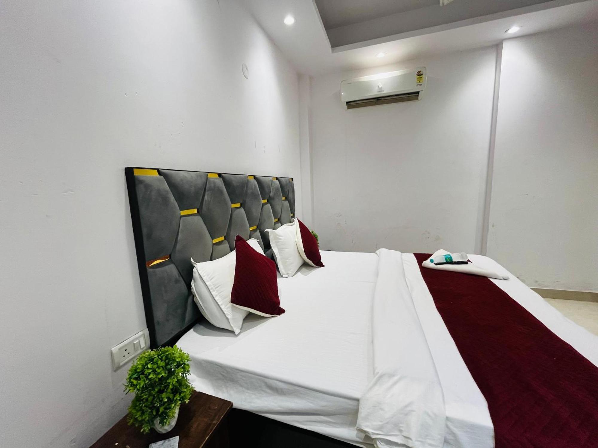 Seven Near Dlf Avenue 3*