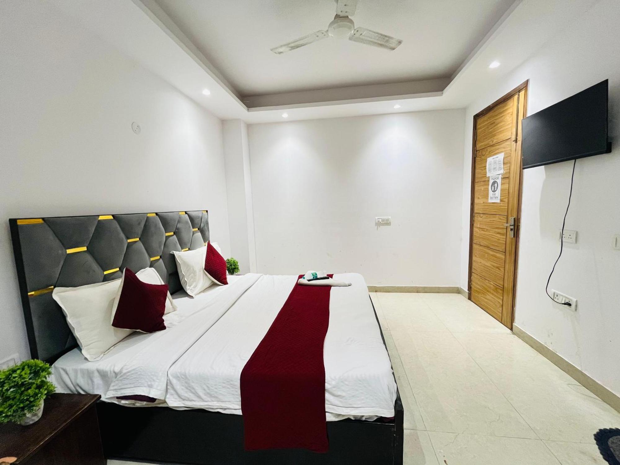 Seven Near Dlf Avenue Hotel New Delhi