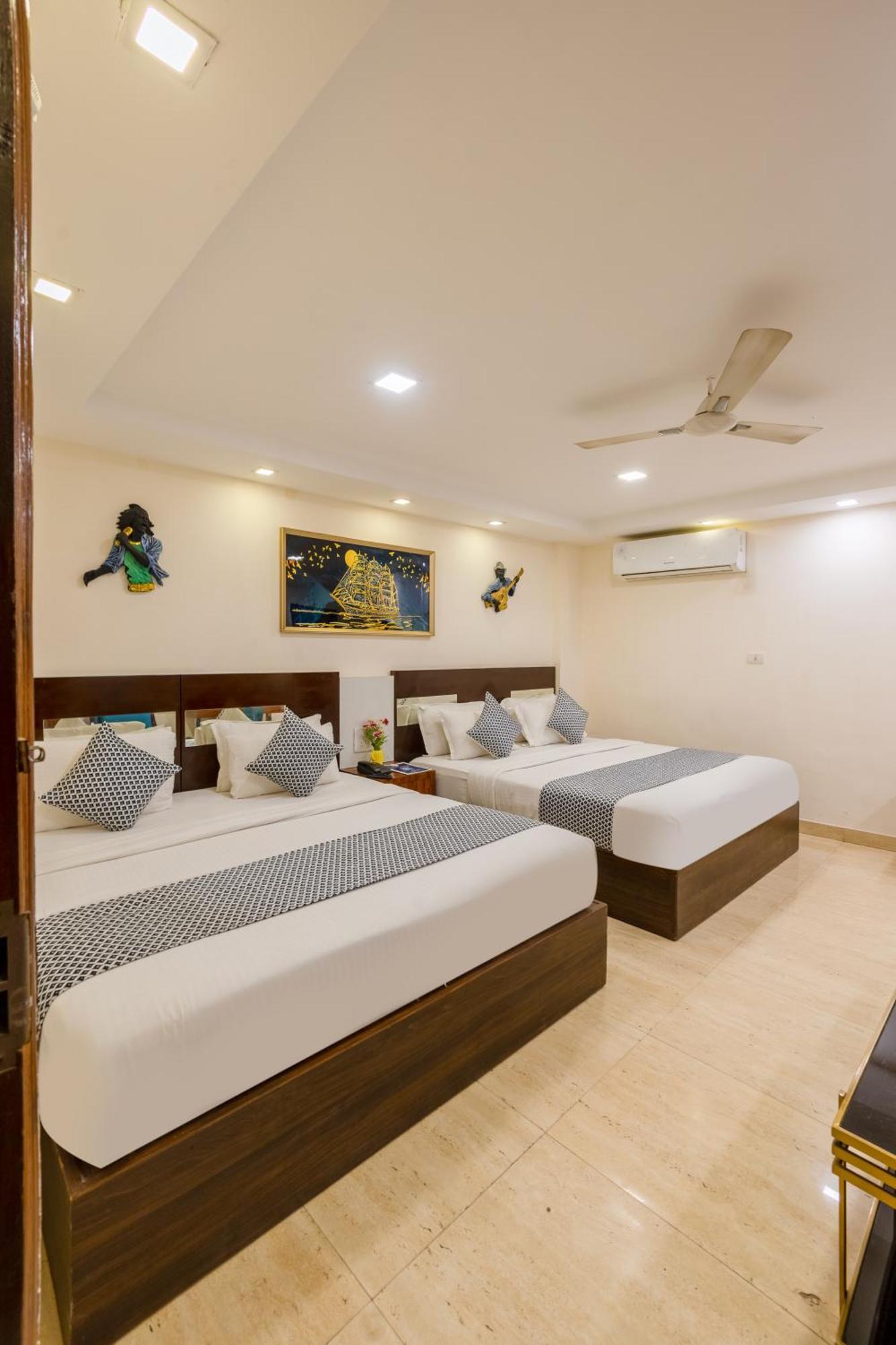 Neu Near Connaught Place & Railway Station