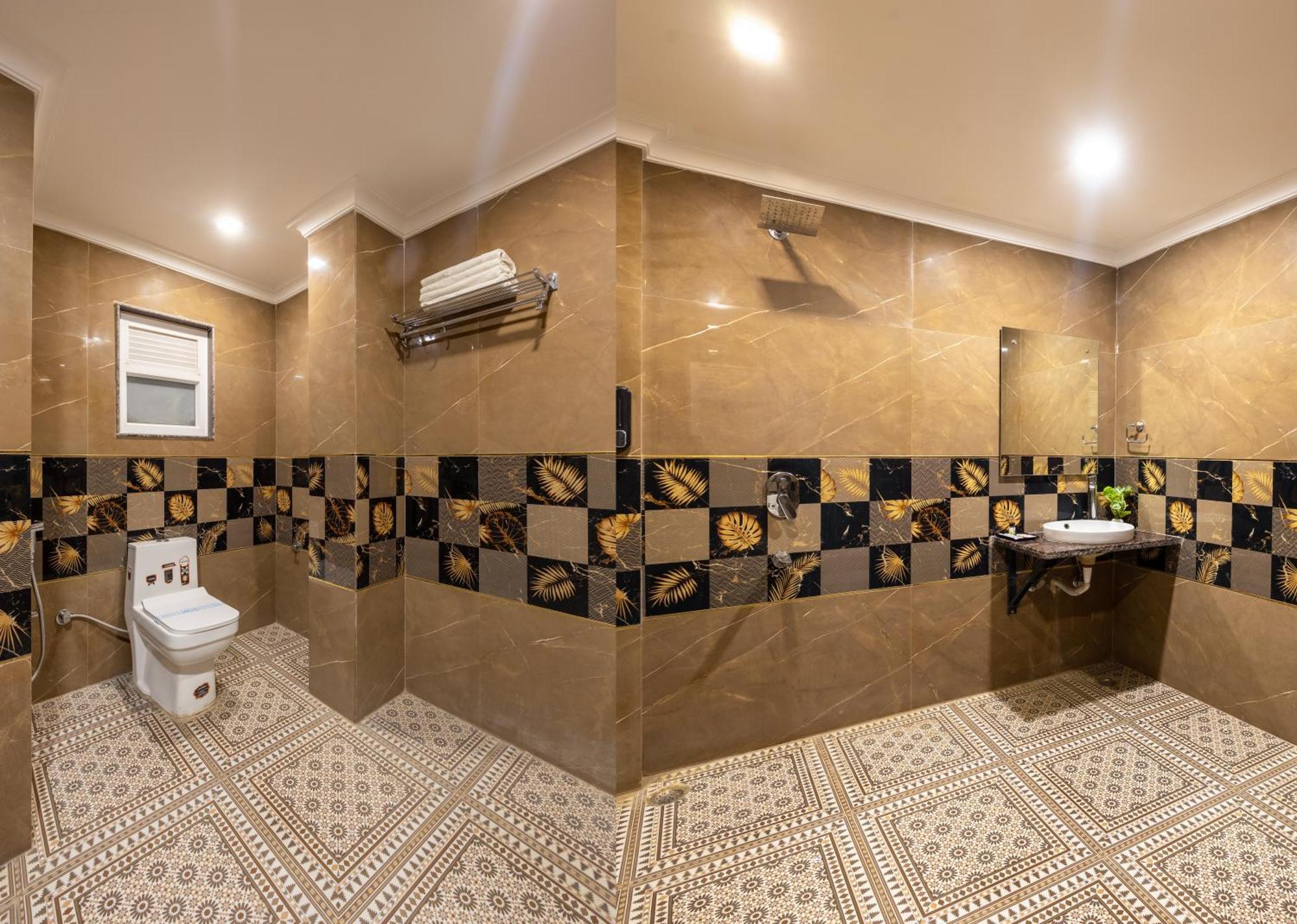 Hotel Neu Near Connaught Place & Railway Station