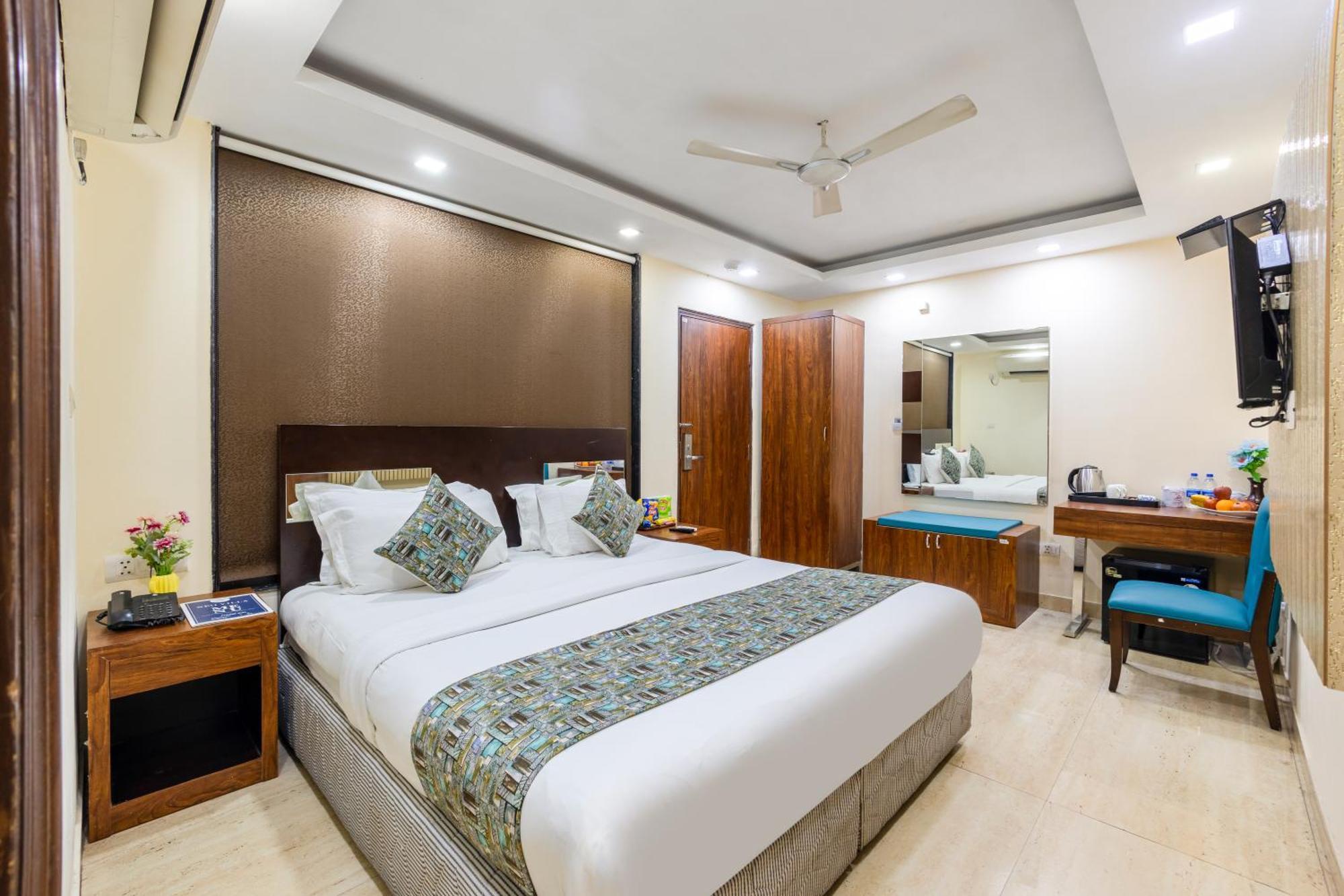 Neu Near Connaught Place & Railway Station Hotel