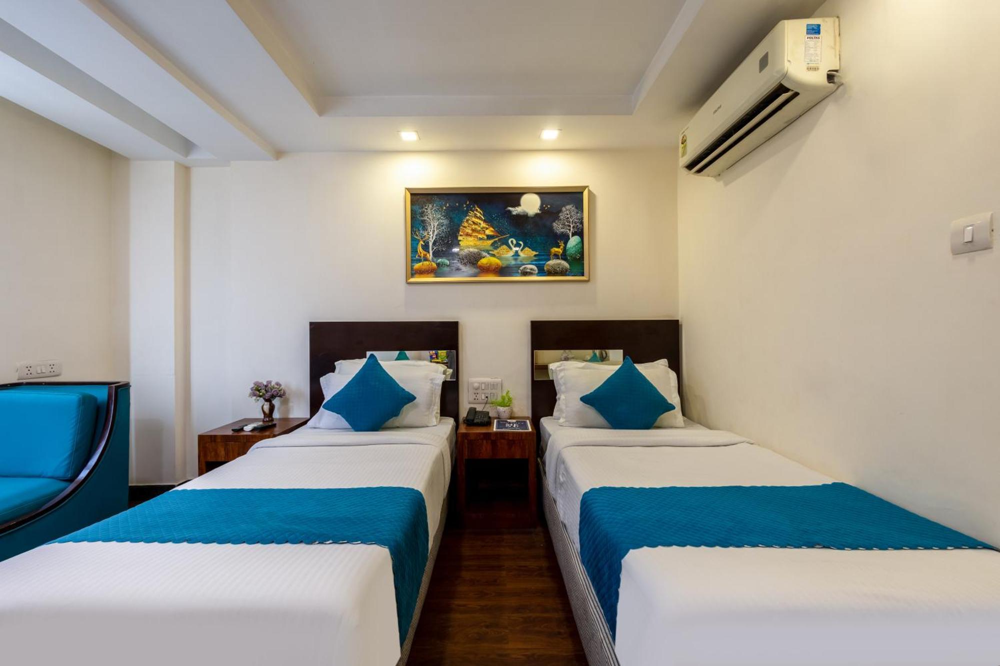 Hotel Neu Near Connaught Place & Railway Station New Delhi