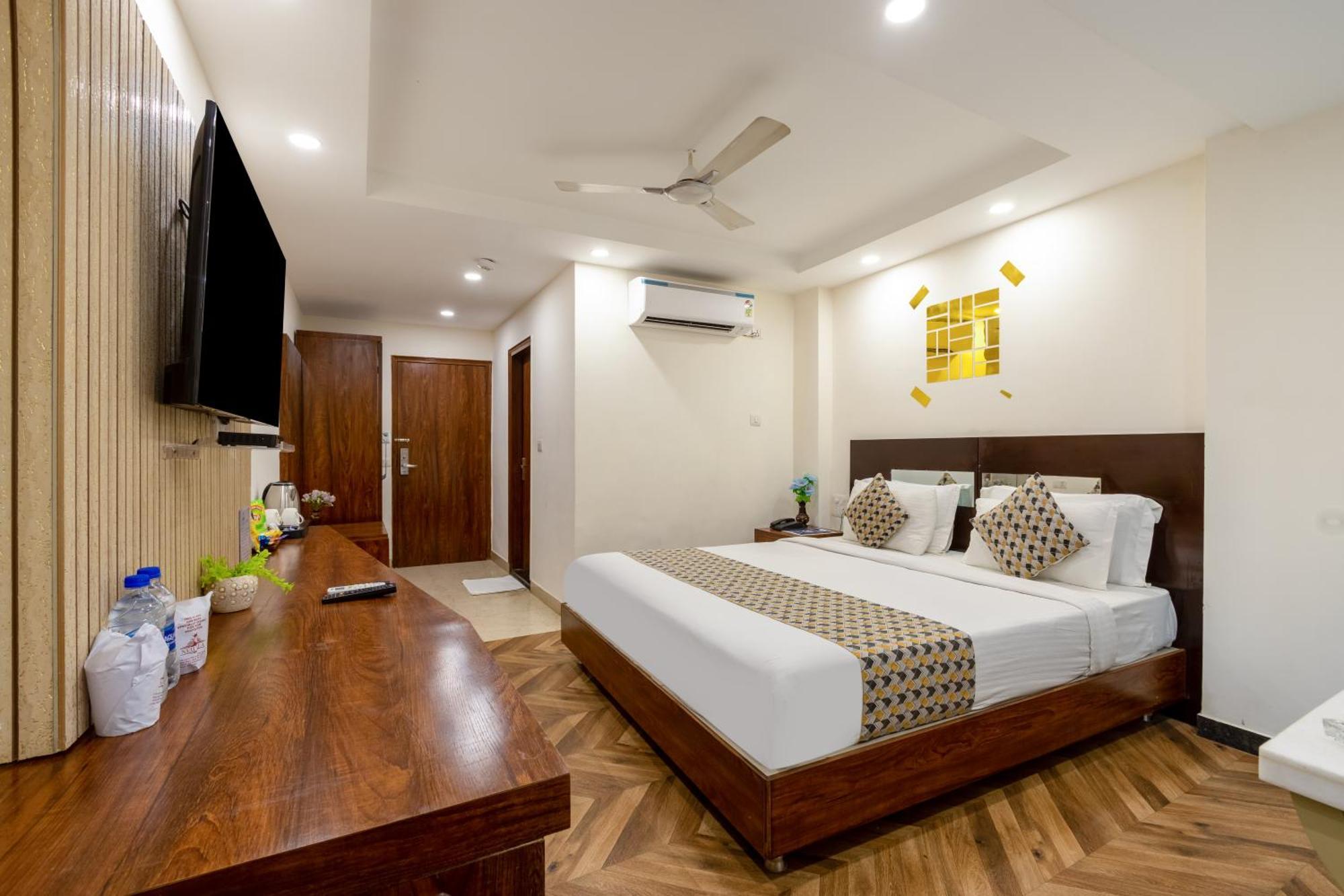 Neu Near Connaught Place & Railway Station